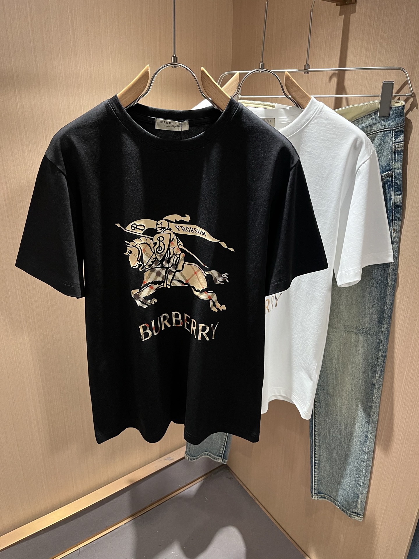 BURBER*Y巴*莉2026春夏新品短袖T恤，重磅来袭，最近比较火热的环保纯棉面料制作而成，高端户外运