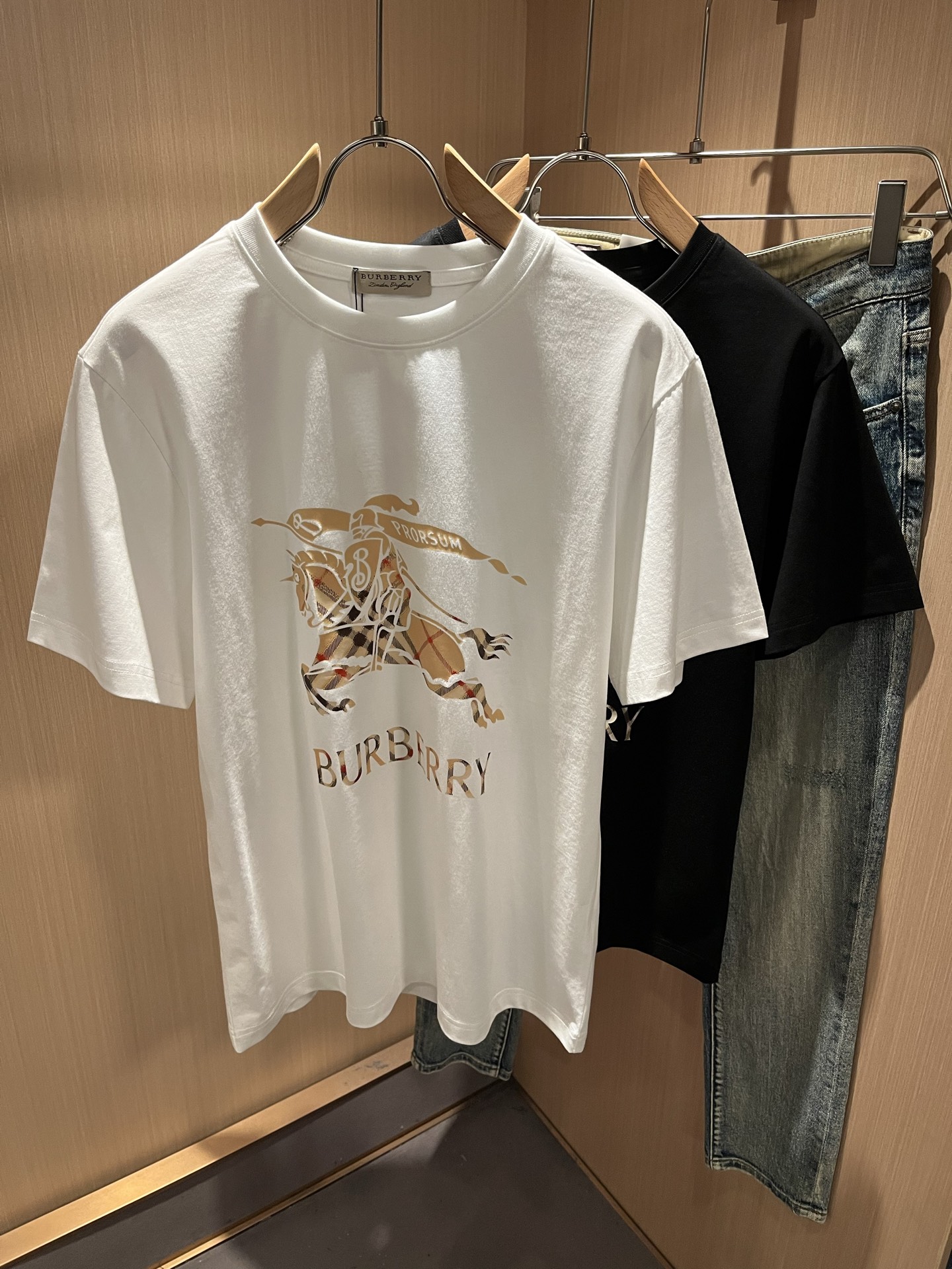 BURBER*Y巴*莉2026春夏新品短袖T恤，重磅来袭，最近比较火热的环保纯棉面料制作而成，高端户外运