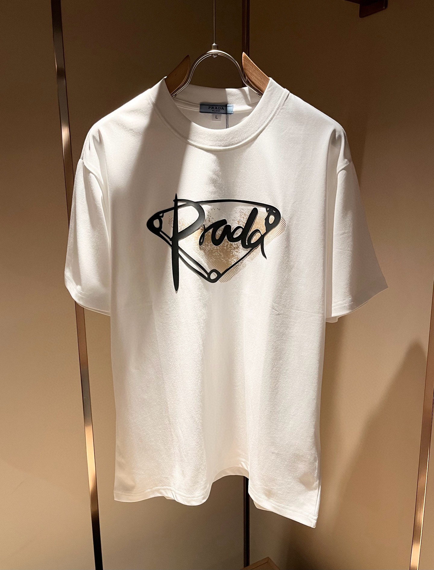 PRAD*A普*达2026春夏新款男女同款👫短袖T恤，最新款全网独家首上！！~既经典有时尚百搭，谁不爱啊