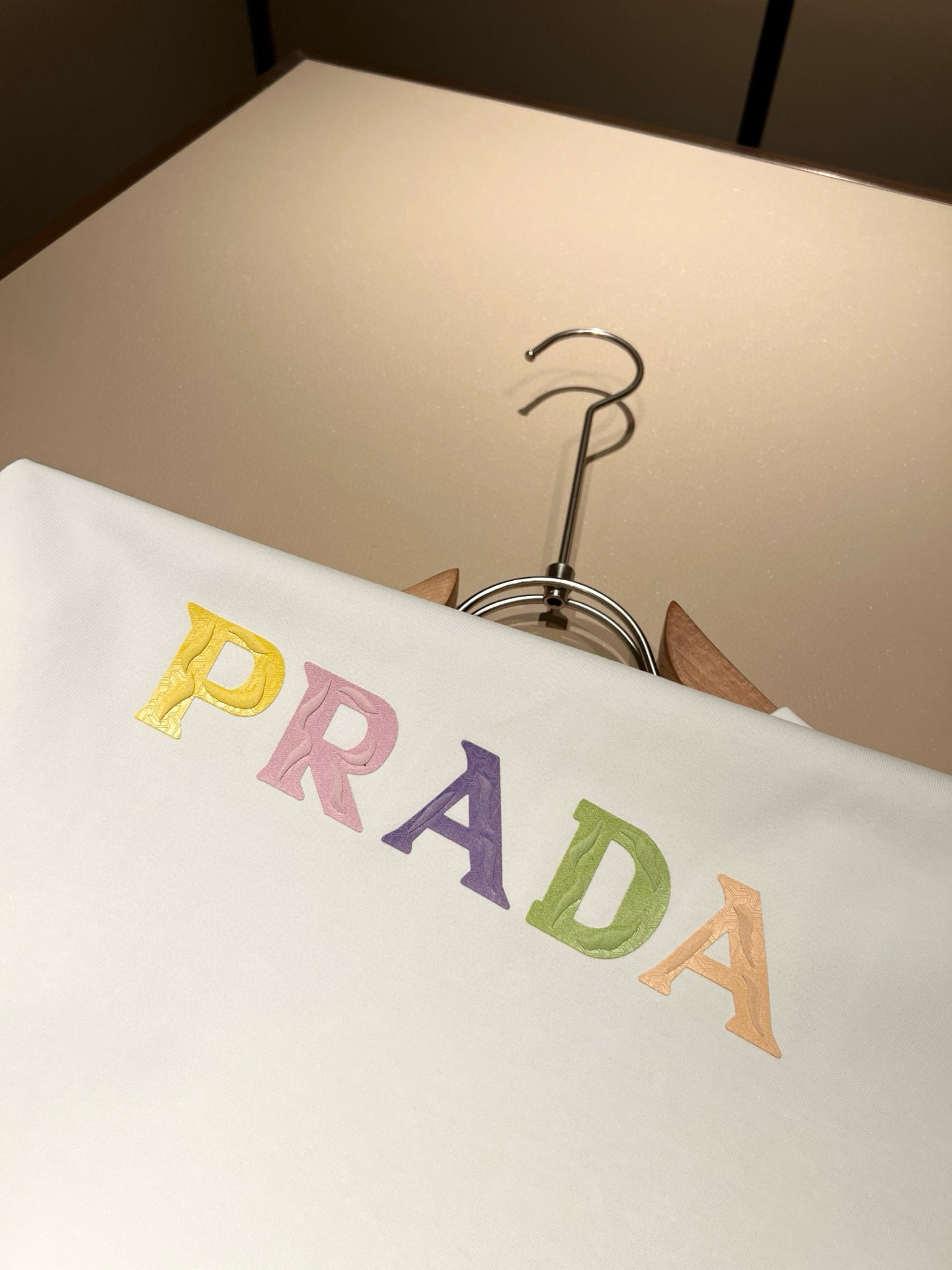 PRAD*A普*达2026春夏新款男女同款👫短袖T恤，最新款全网独家首上！！~既经典有时尚百搭，谁不爱啊