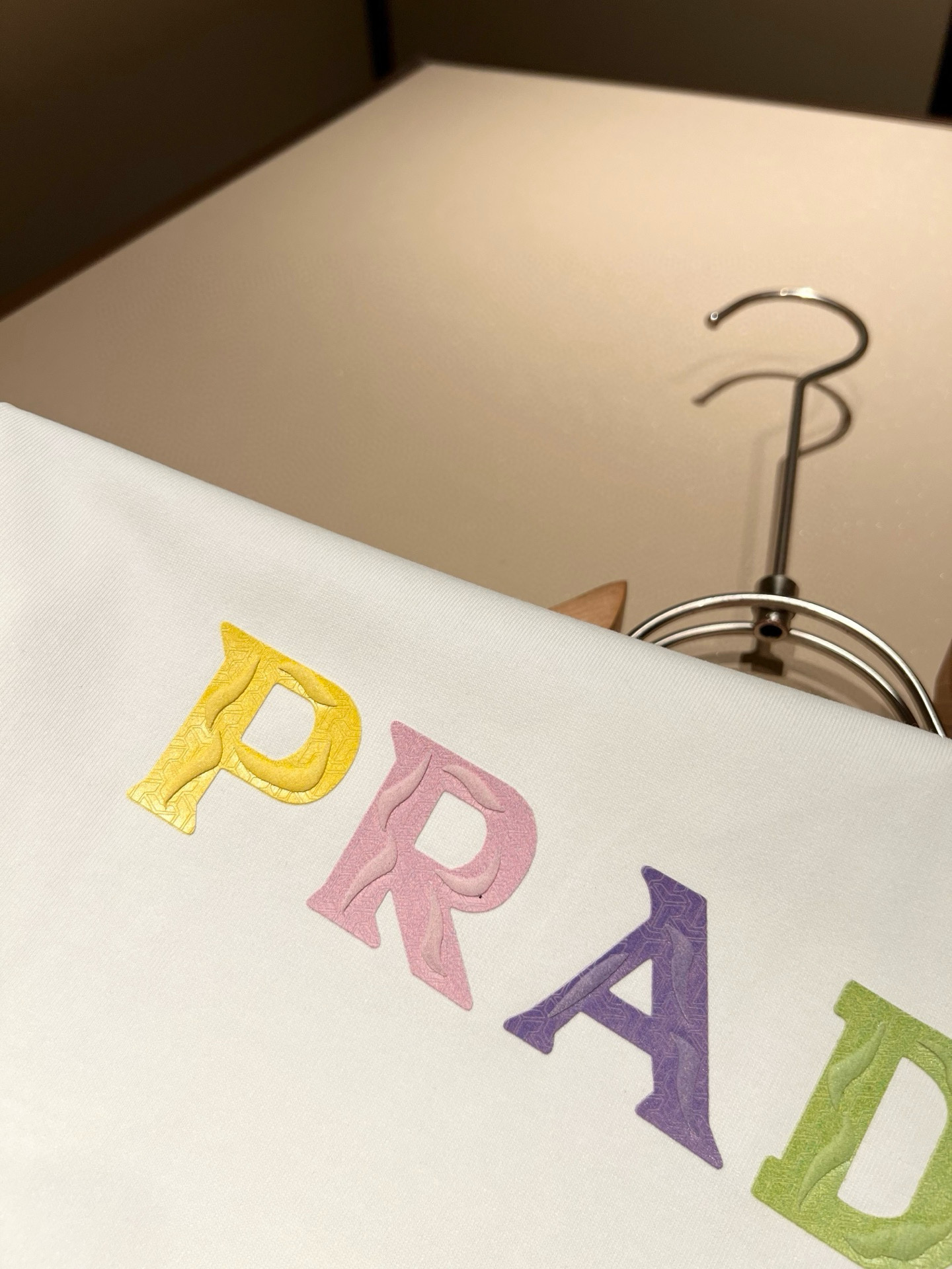 PRAD*A普*达2026春夏新款男女同款👫短袖T恤，最新款全网独家首上！！~既经典有时尚百搭，谁不爱啊