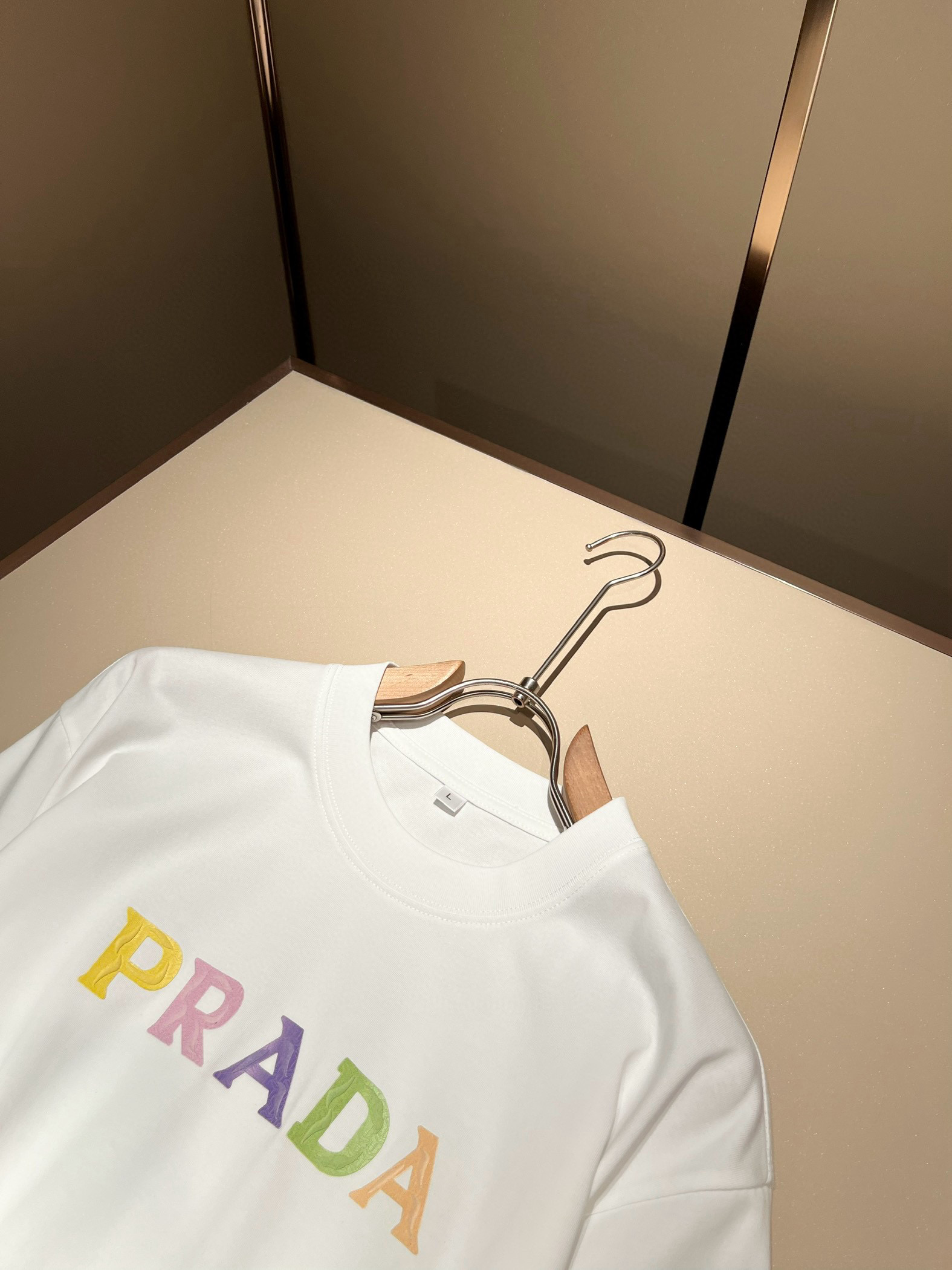 PRAD*A普*达2026春夏新款男女同款👫短袖T恤，最新款全网独家首上！！~既经典有时尚百搭，谁不爱啊