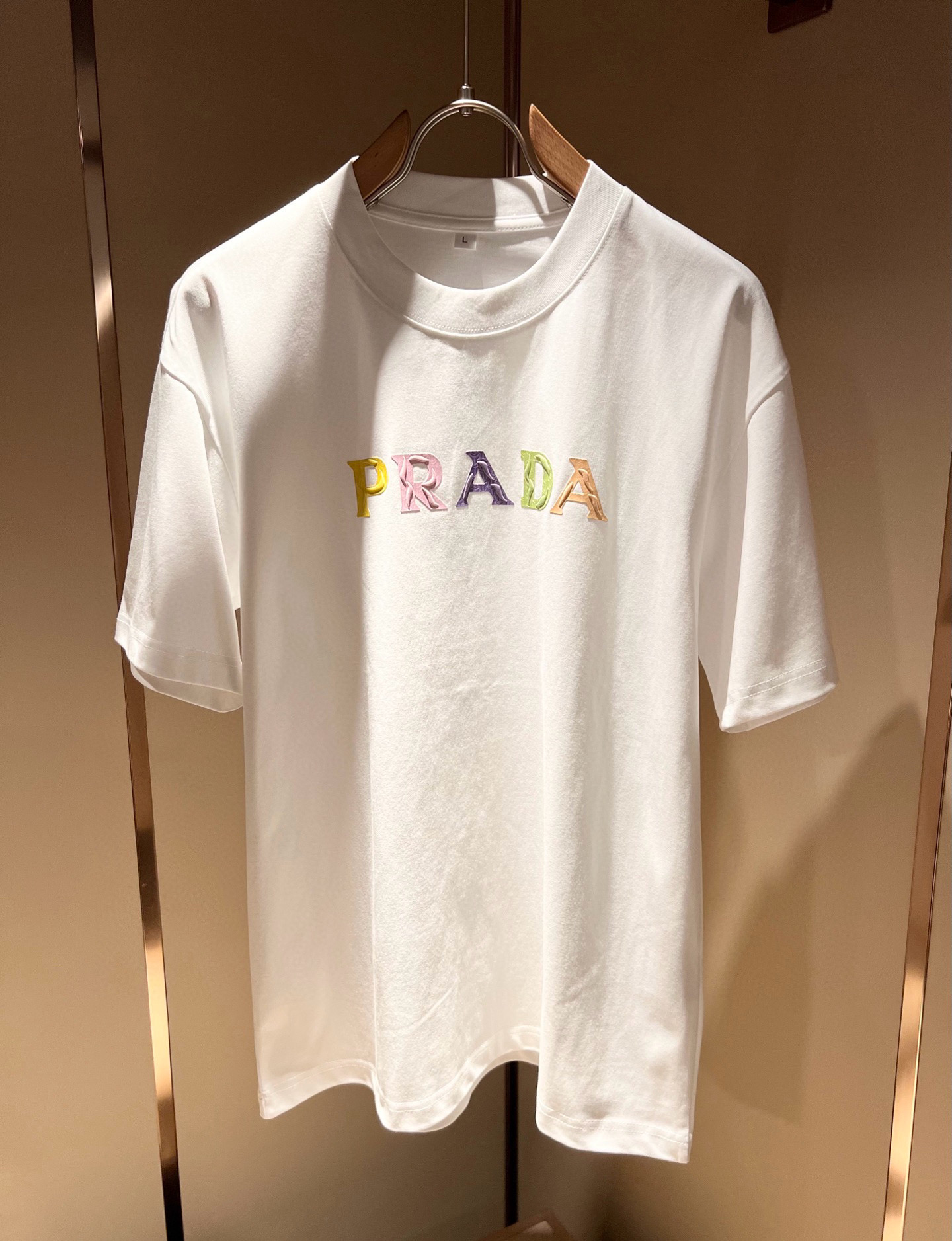 PRAD*A普*达2026春夏新款男女同款👫短袖T恤，最新款全网独家首上！！~既经典有时尚百搭，谁不爱啊