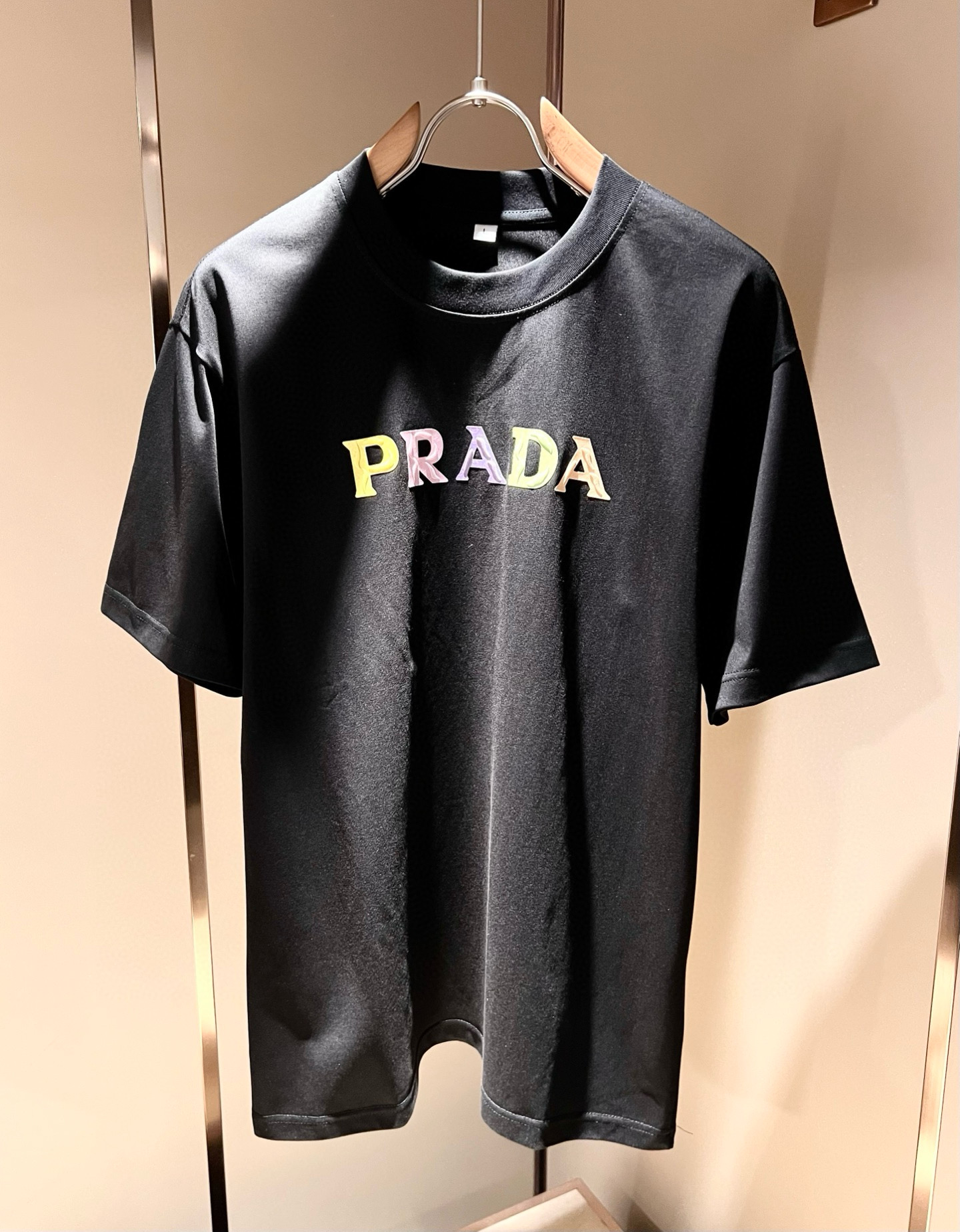 PRAD*A普*达2026春夏新款男女同款👫短袖T恤，最新款全网独家首上！！~既经典有时尚百搭，谁不爱啊