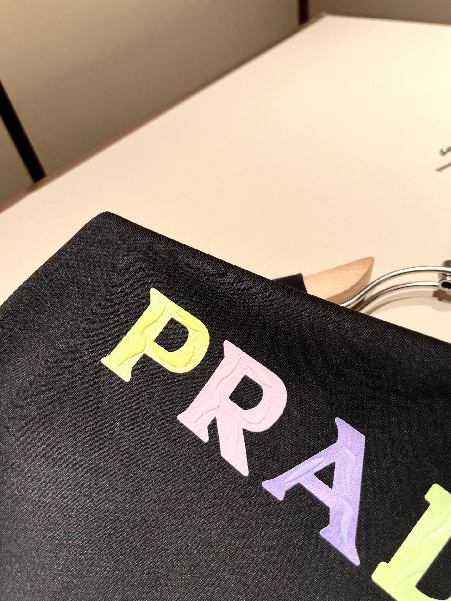 PRAD*A普*达2026春夏新款男女同款👫短袖T恤，最新款全网独家首上！！~既经典有时尚百搭，谁不爱啊