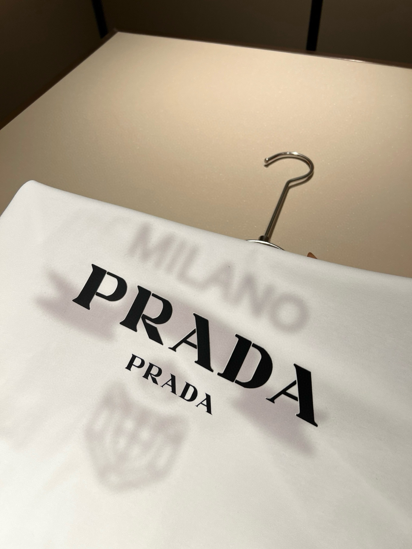 PRAD*A普*达2026春夏新款男女同款👫短袖T恤，最新款全网独家首上！！~既经典有时尚百搭，谁不爱啊