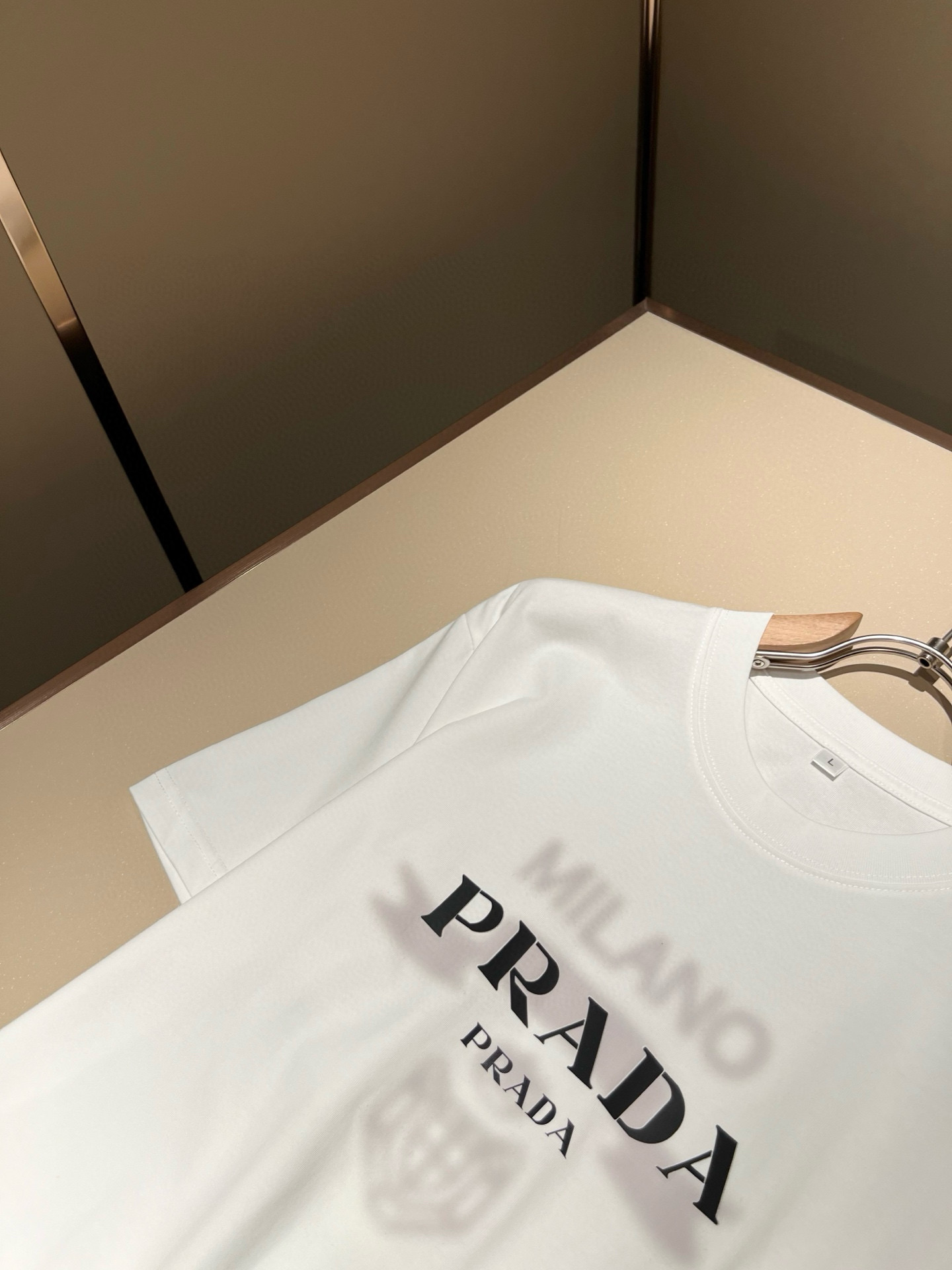 PRAD*A普*达2026春夏新款男女同款👫短袖T恤，最新款全网独家首上！！~既经典有时尚百搭，谁不爱啊