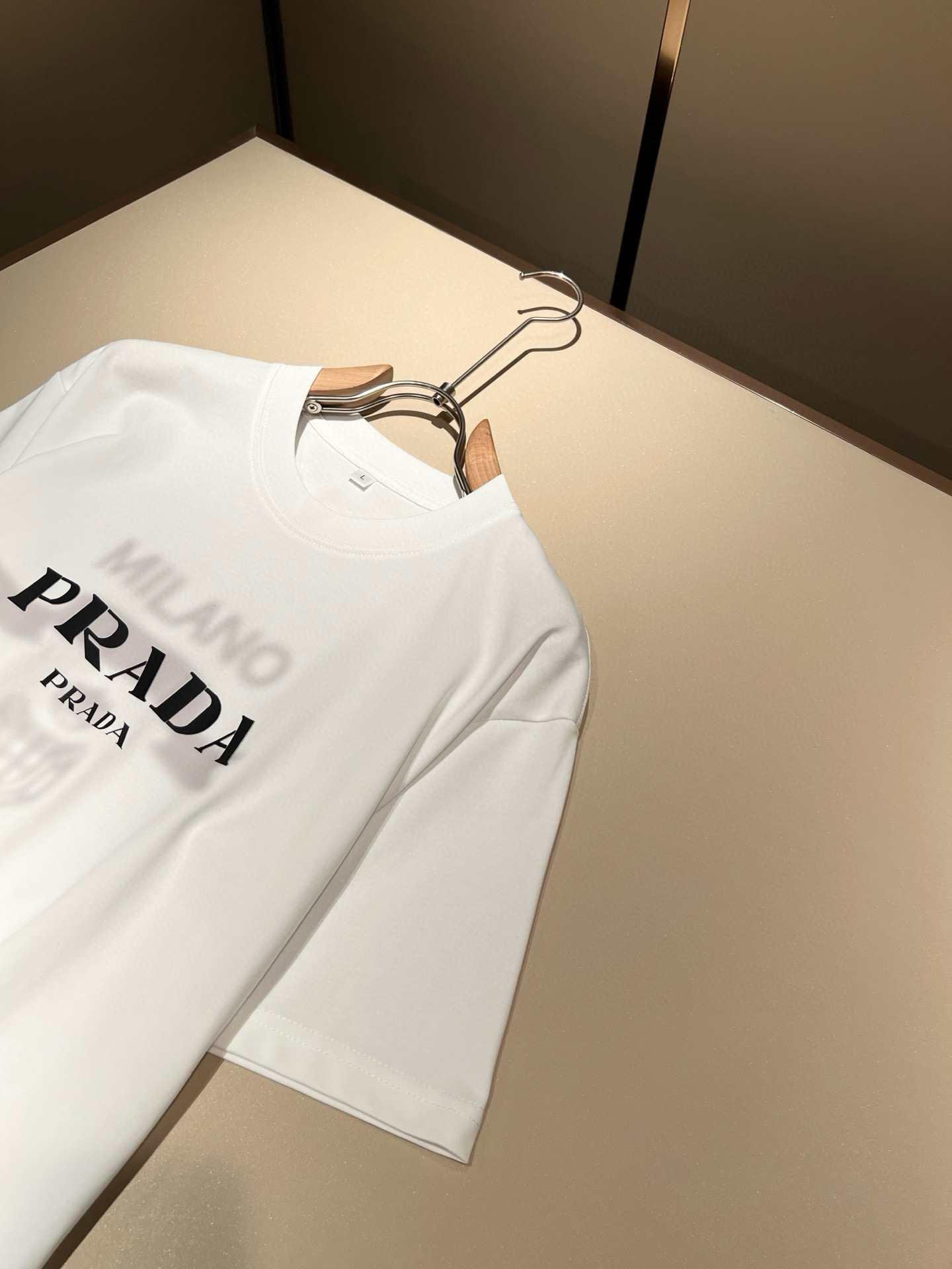 PRAD*A普*达2026春夏新款男女同款👫短袖T恤，最新款全网独家首上！！~既经典有时尚百搭，谁不爱啊