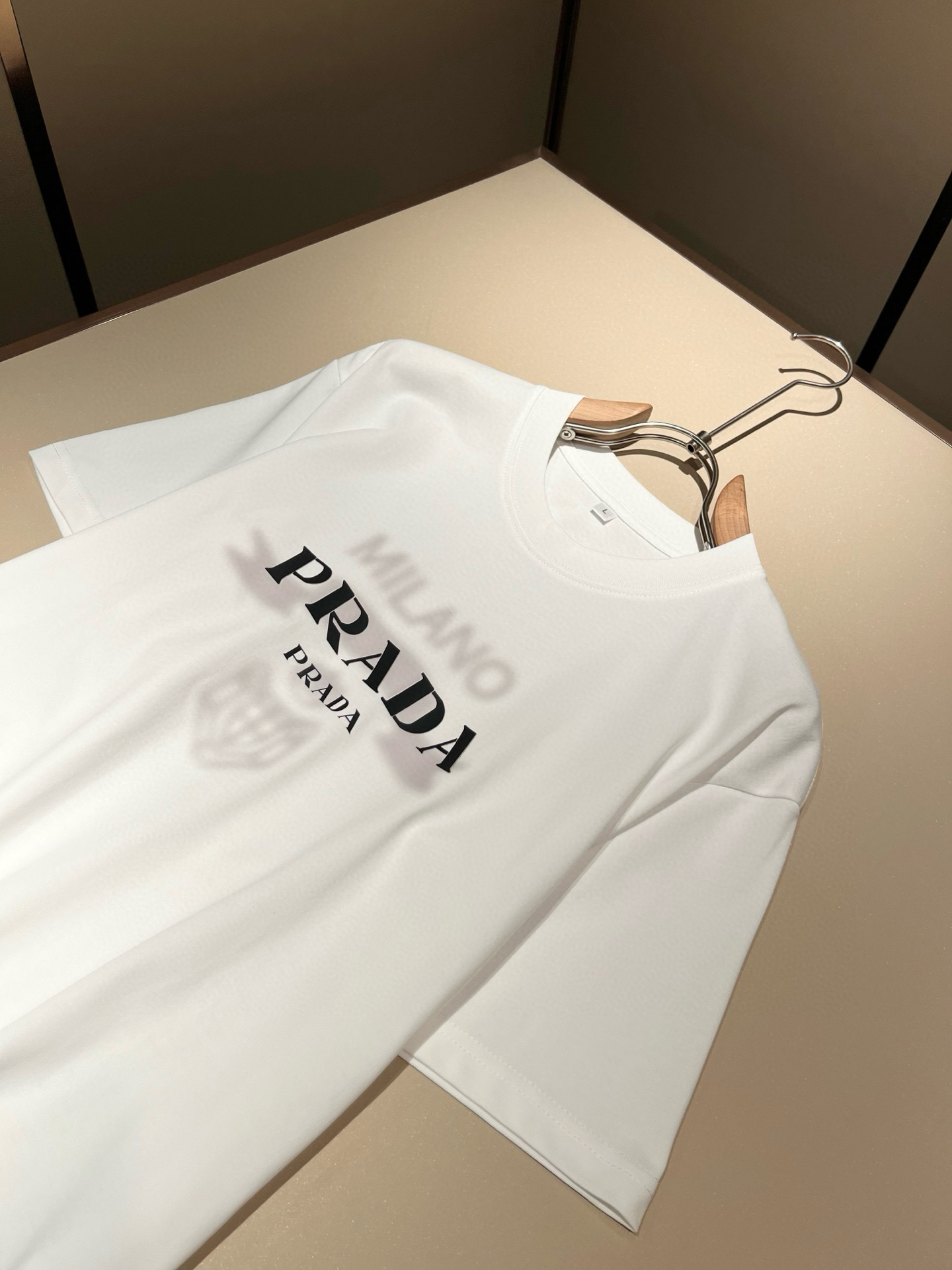 PRAD*A普*达2026春夏新款男女同款👫短袖T恤，最新款全网独家首上！！~既经典有时尚百搭，谁不爱啊