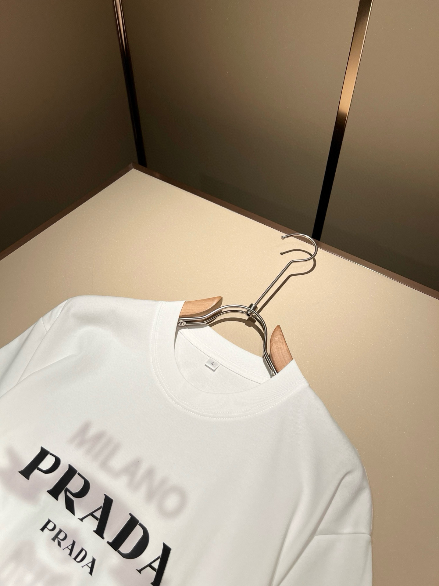 PRAD*A普*达2026春夏新款男女同款👫短袖T恤，最新款全网独家首上！！~既经典有时尚百搭，谁不爱啊