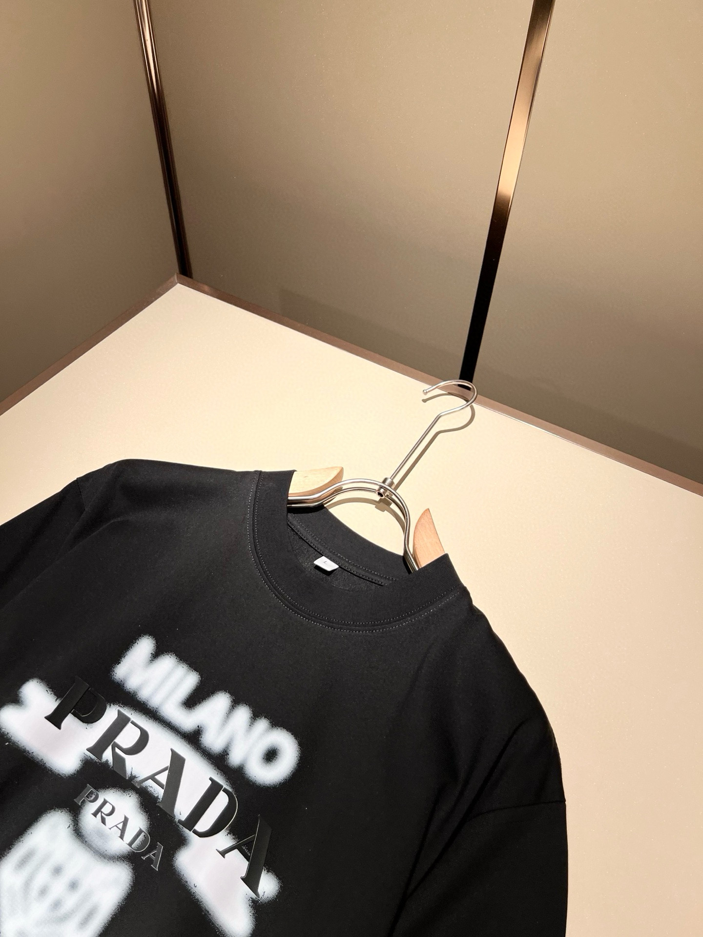 PRAD*A普*达2026春夏新款男女同款👫短袖T恤，最新款全网独家首上！！~既经典有时尚百搭，谁不爱啊