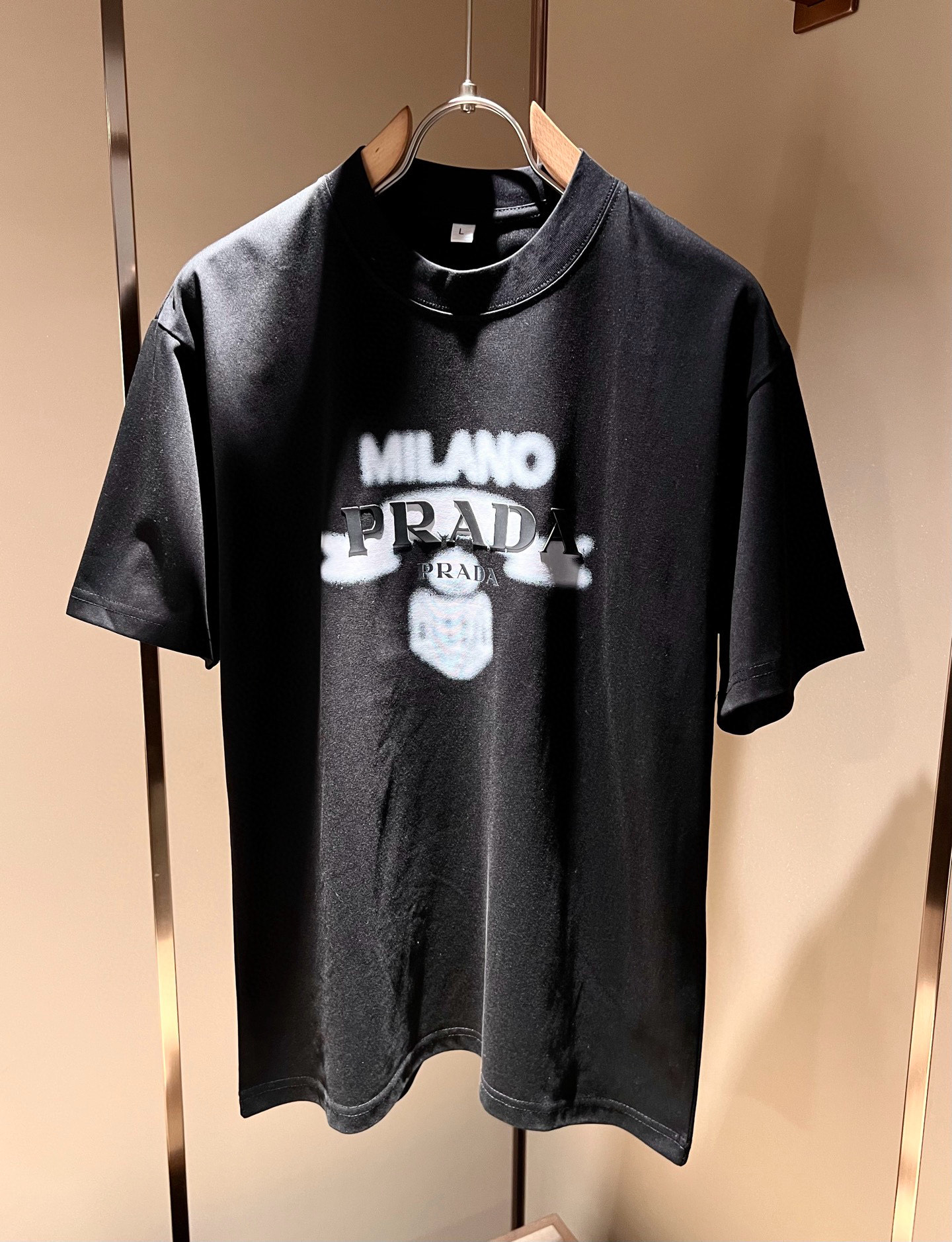 PRAD*A普*达2026春夏新款男女同款👫短袖T恤，最新款全网独家首上！！~既经典有时尚百搭，谁不爱啊