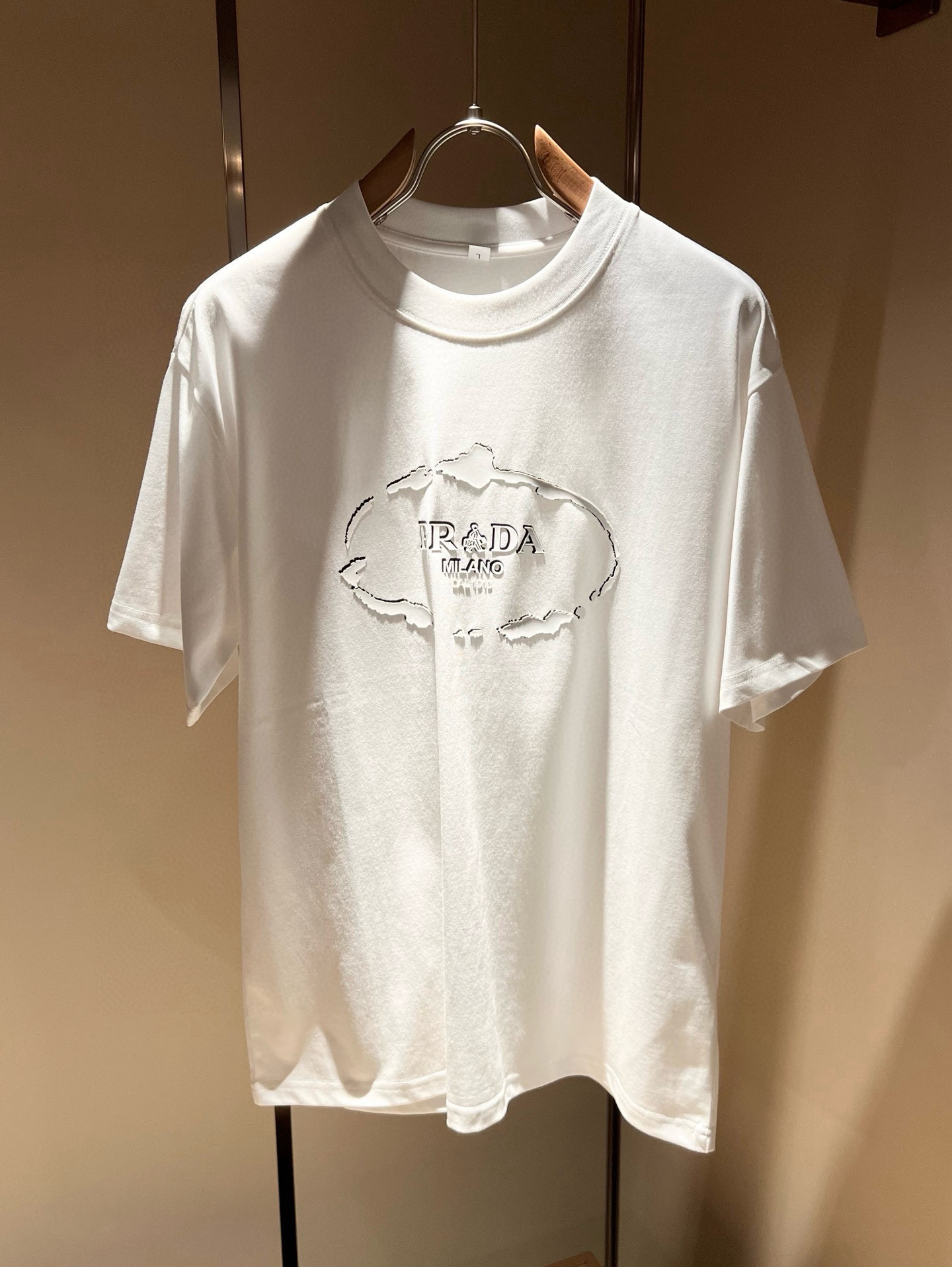 PRAD*A普*达2026春夏新款男女同款👫短袖T恤，最新款全网独家首上！！~既经典有时尚百搭，谁不爱啊