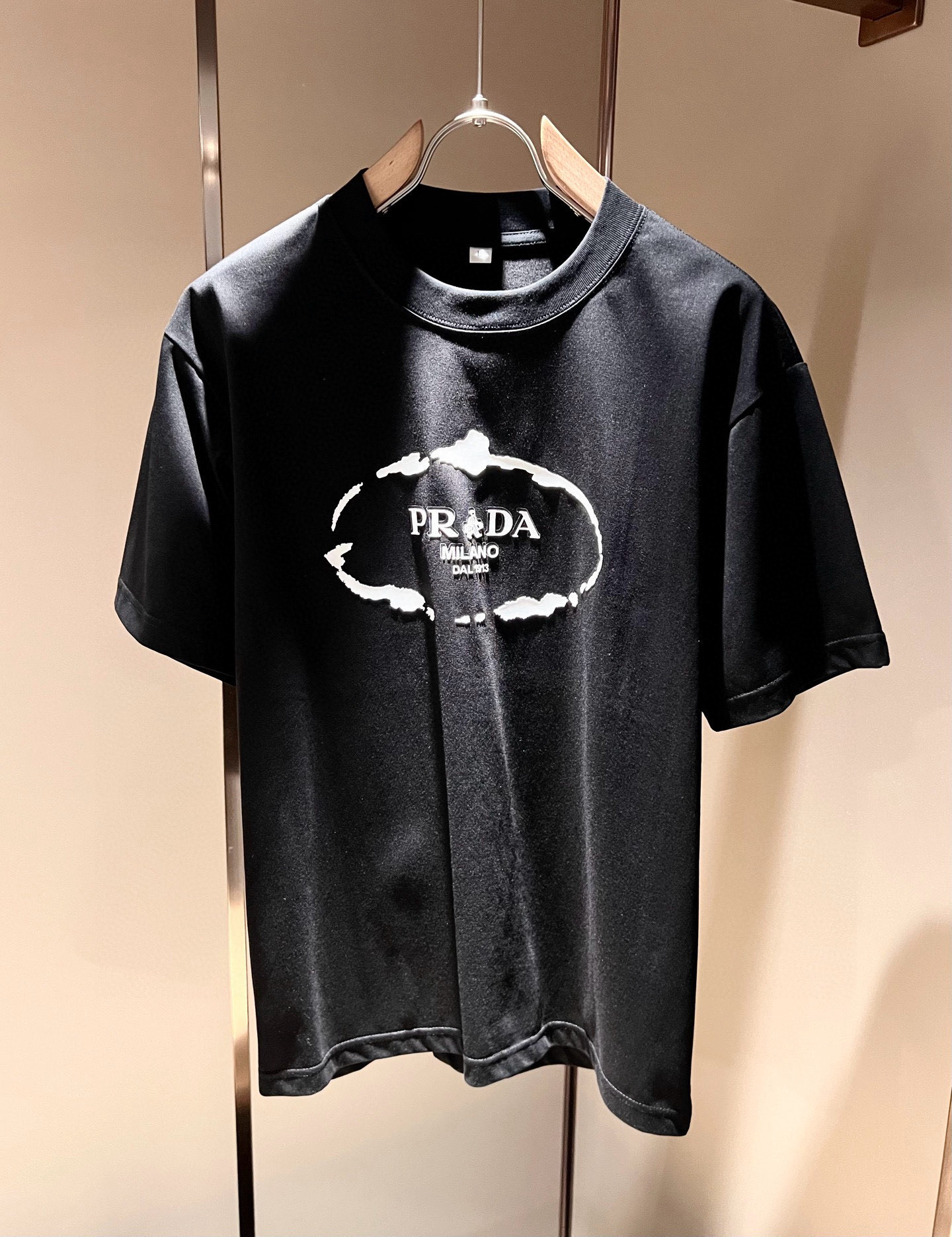 PRAD*A普*达2026春夏新款男女同款👫短袖T恤，最新款全网独家首上！！~既经典有时尚百搭，谁不爱啊