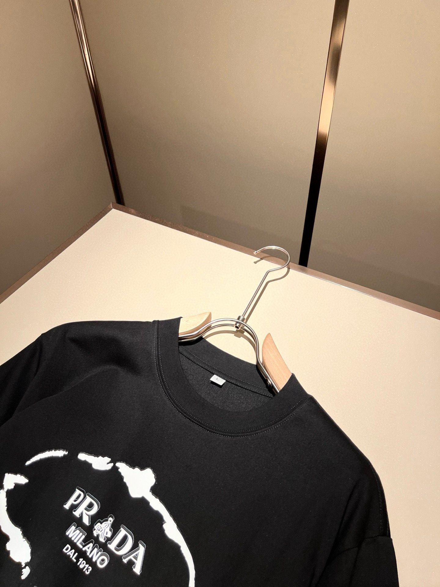 PRAD*A普*达2026春夏新款男女同款👫短袖T恤，最新款全网独家首上！！~既经典有时尚百搭，谁不爱啊