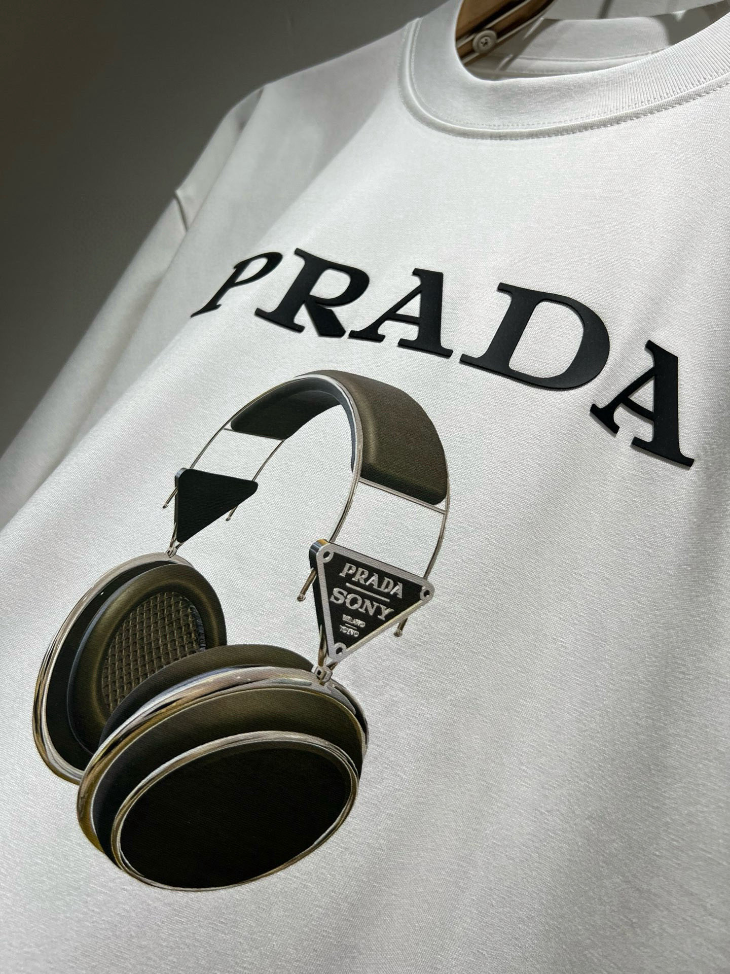 PRAD*A普*达2026春夏新款男女同款👫短袖T恤，最新款全网独家首上！！~既经典有时尚百搭，谁不爱啊