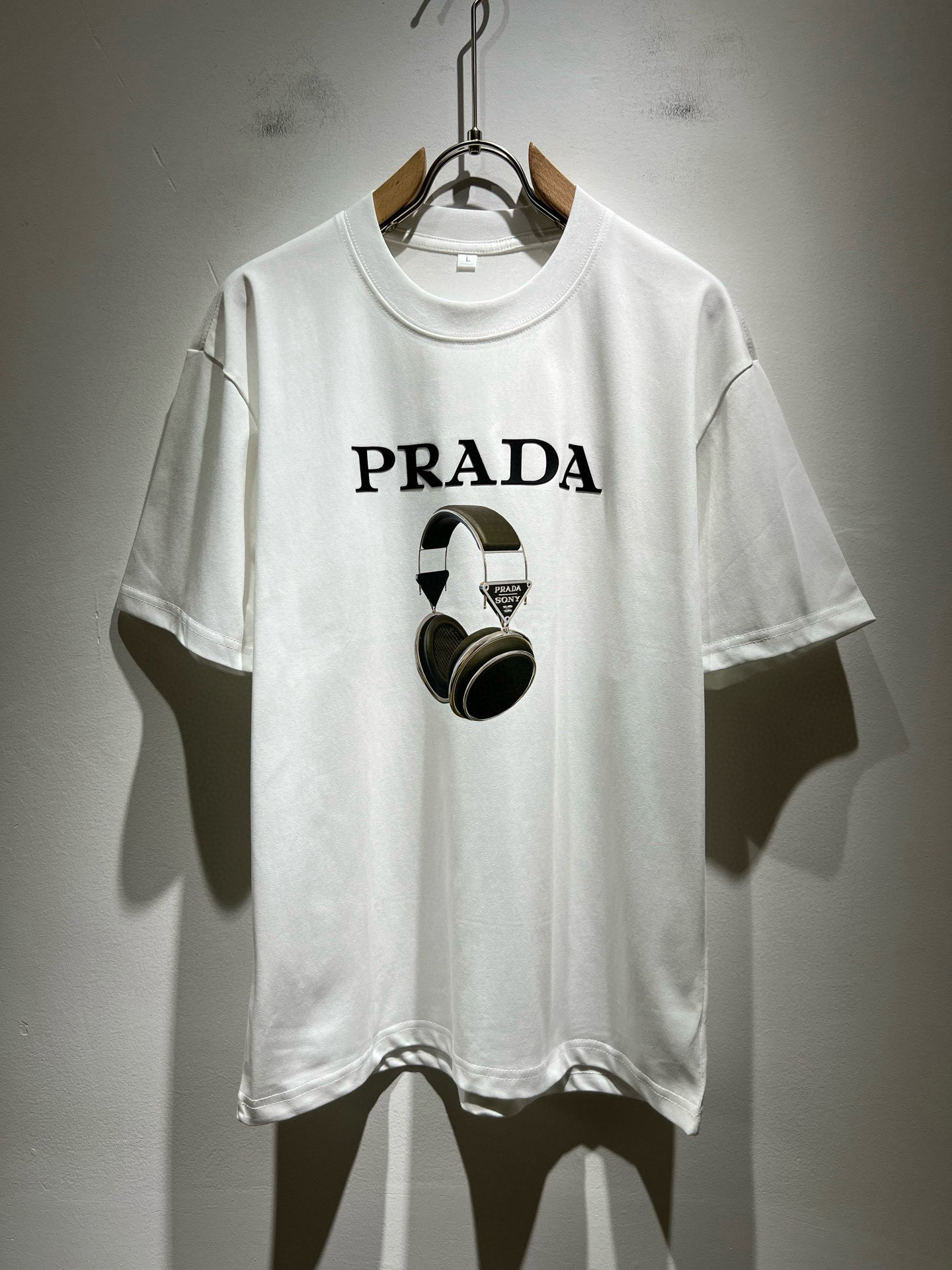 PRAD*A普*达2026春夏新款男女同款👫短袖T恤，最新款全网独家首上！！~既经典有时尚百搭，谁不爱啊