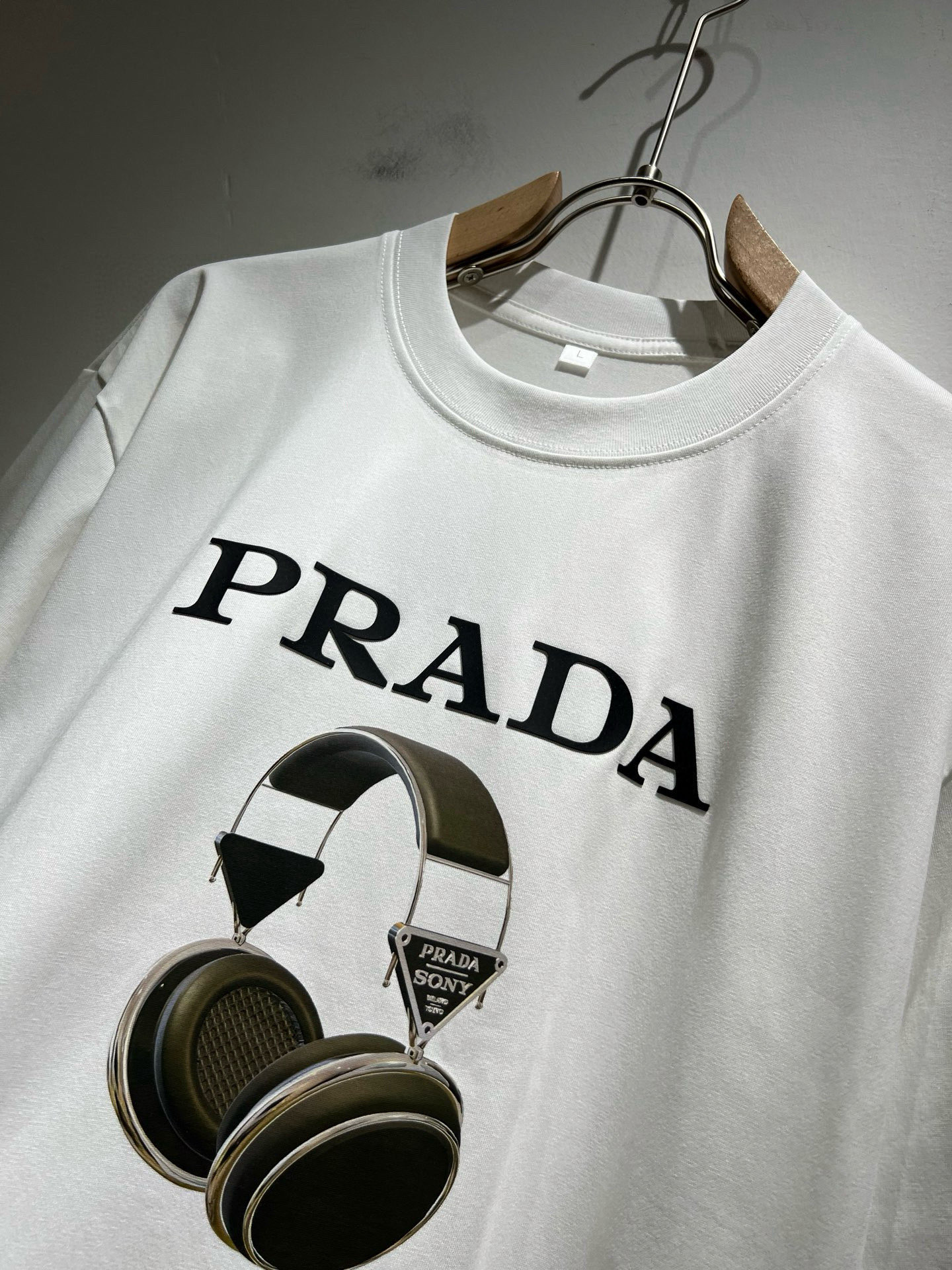 PRAD*A普*达2026春夏新款男女同款👫短袖T恤，最新款全网独家首上！！~既经典有时尚百搭，谁不爱啊