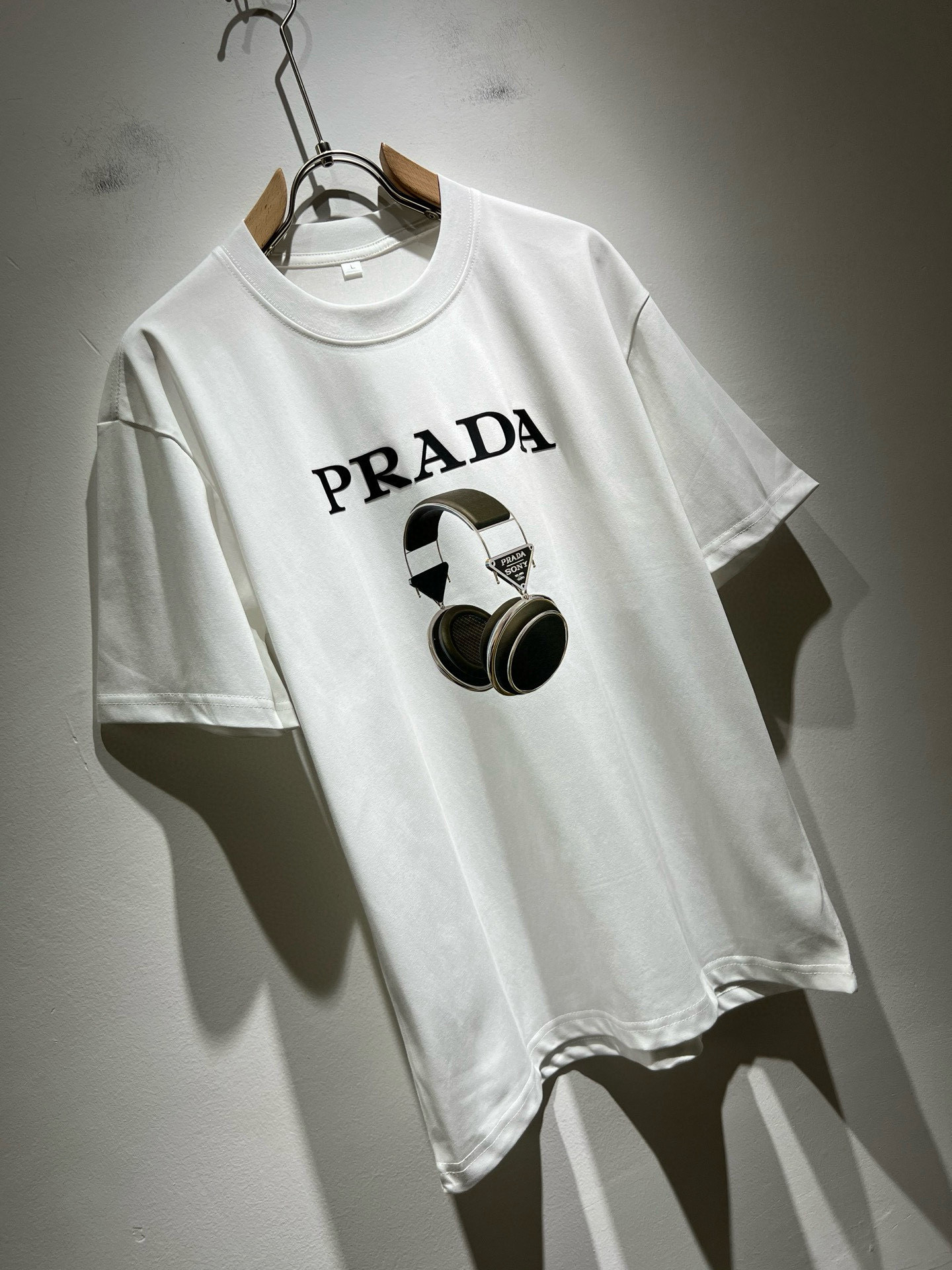 PRAD*A普*达2026春夏新款男女同款👫短袖T恤，最新款全网独家首上！！~既经典有时尚百搭，谁不爱啊