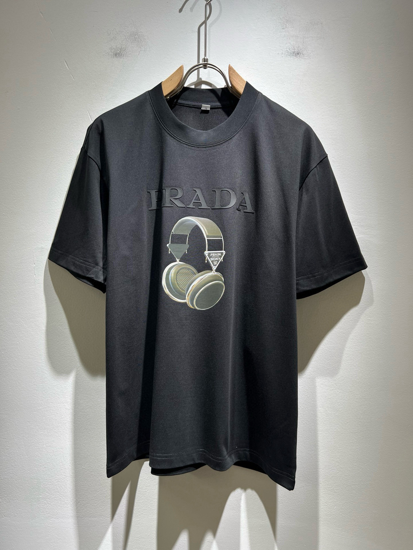 PRAD*A普*达2026春夏新款男女同款👫短袖T恤，最新款全网独家首上！！~既经典有时尚百搭，谁不爱啊