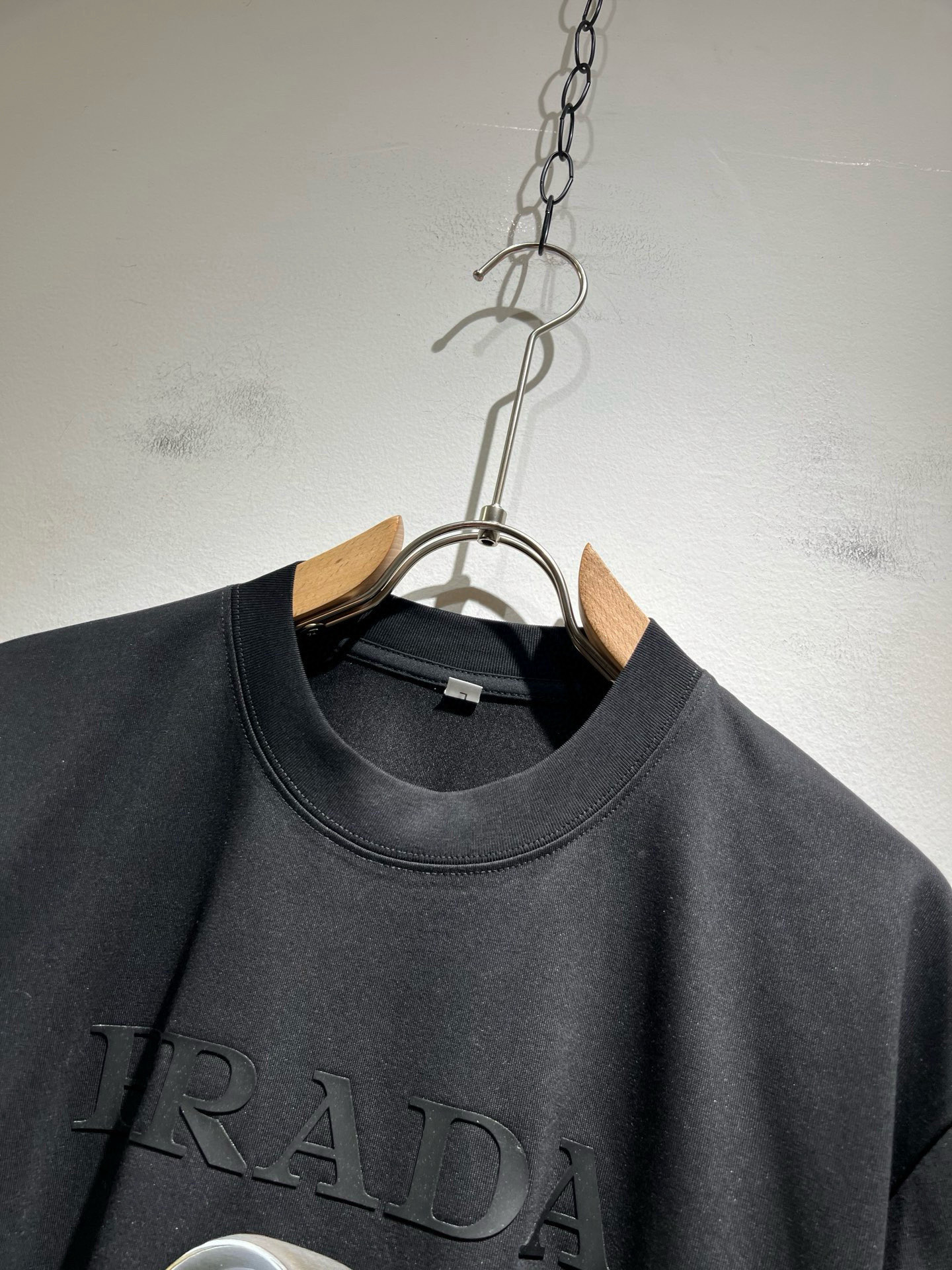 PRAD*A普*达2026春夏新款男女同款👫短袖T恤，最新款全网独家首上！！~既经典有时尚百搭，谁不爱啊