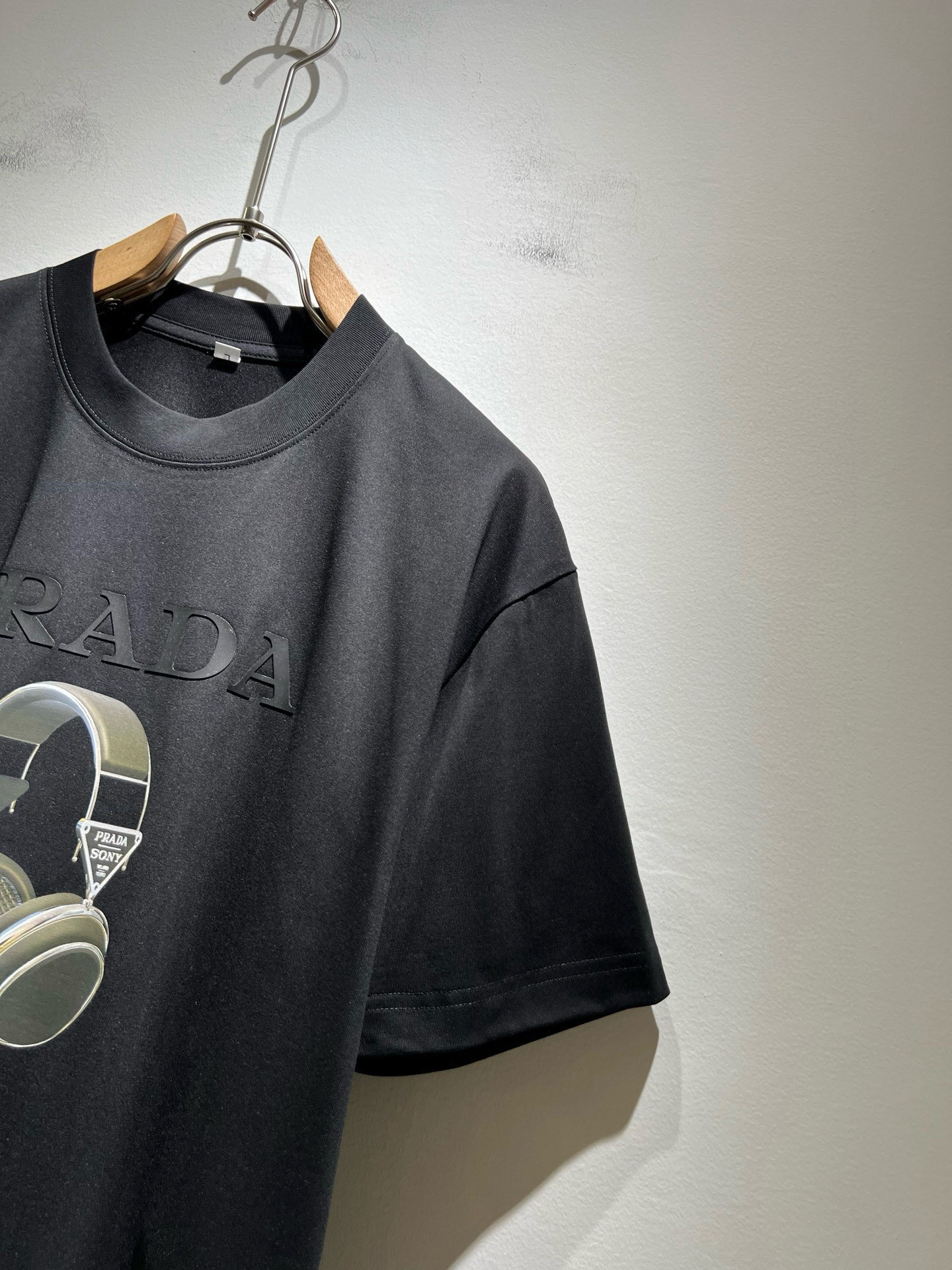PRAD*A普*达2026春夏新款男女同款👫短袖T恤，最新款全网独家首上！！~既经典有时尚百搭，谁不爱啊