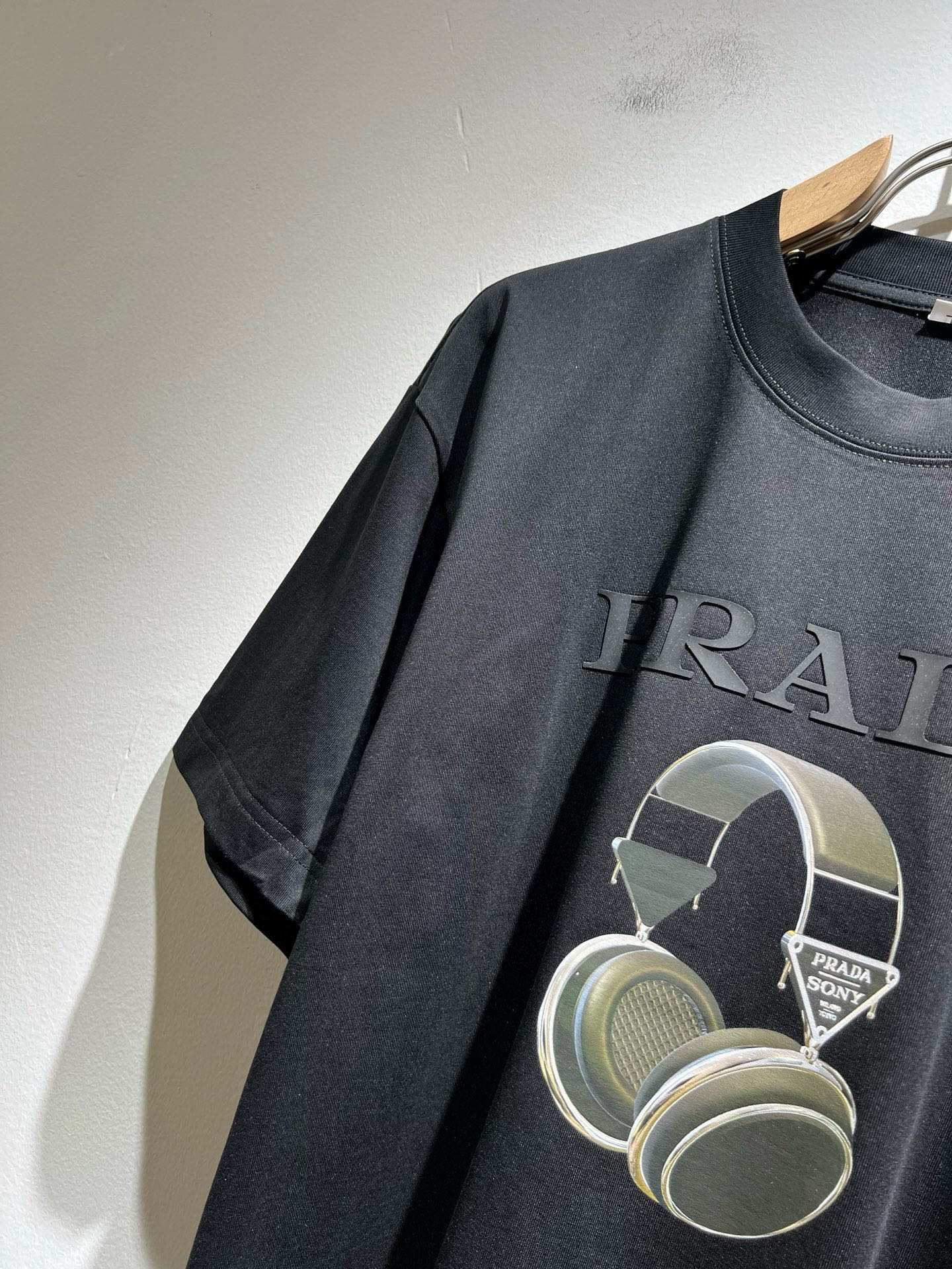 PRAD*A普*达2026春夏新款男女同款👫短袖T恤，最新款全网独家首上！！~既经典有时尚百搭，谁不爱啊