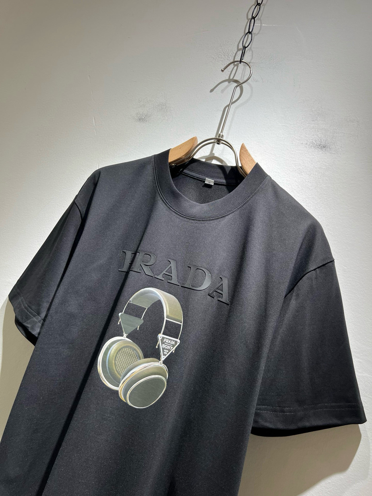 PRAD*A普*达2026春夏新款男女同款👫短袖T恤，最新款全网独家首上！！~既经典有时尚百搭，谁不爱啊