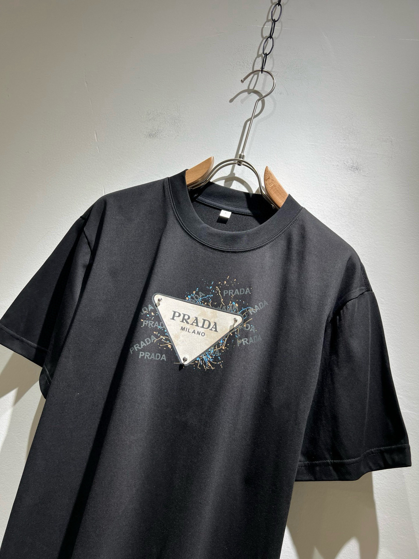 PRAD*A普*达2026春夏新款男女同款👫短袖T恤，最新款全网独家首上！！~既经典有时尚百搭，谁不爱啊