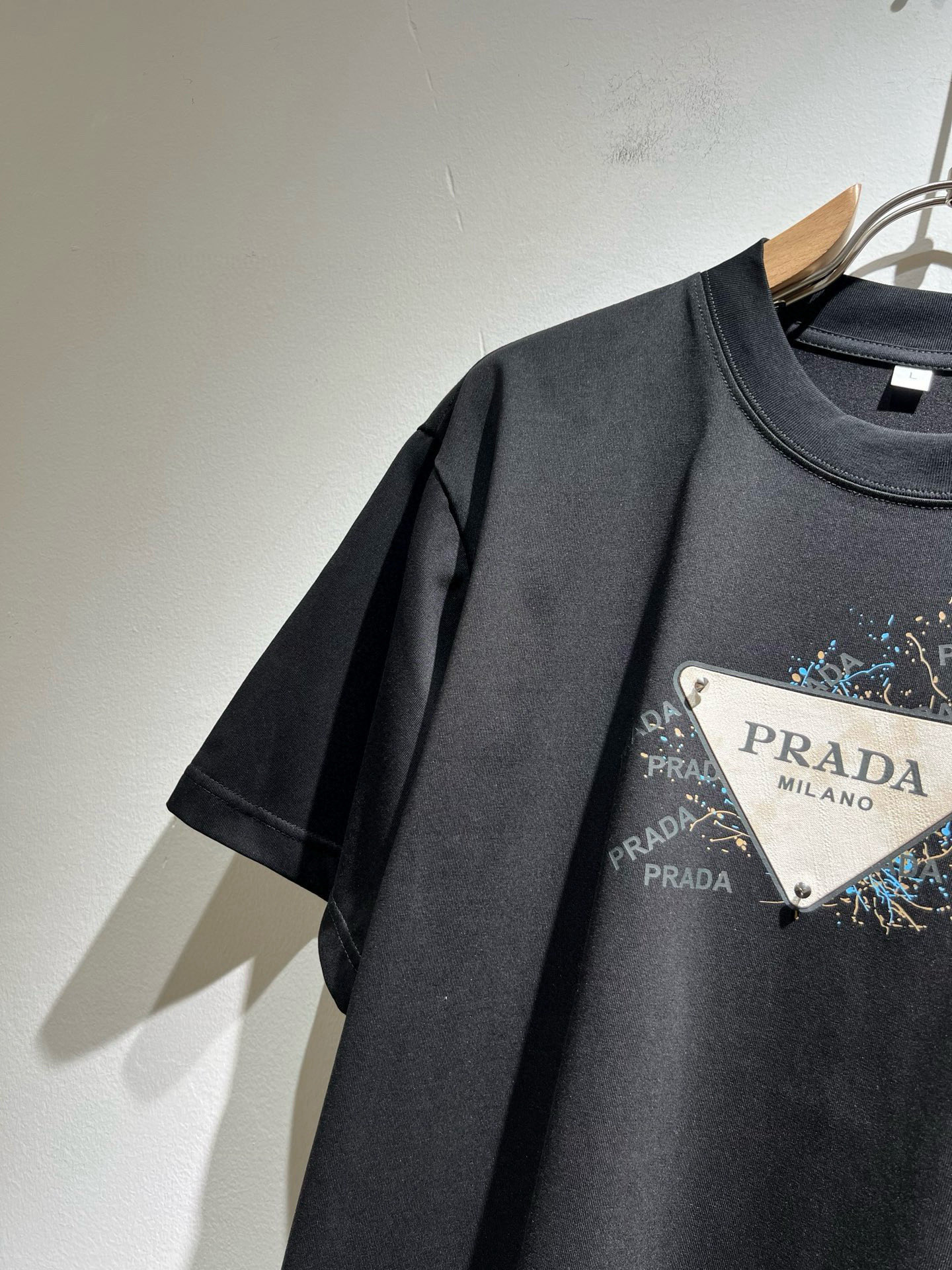 PRAD*A普*达2026春夏新款男女同款👫短袖T恤，最新款全网独家首上！！~既经典有时尚百搭，谁不爱啊