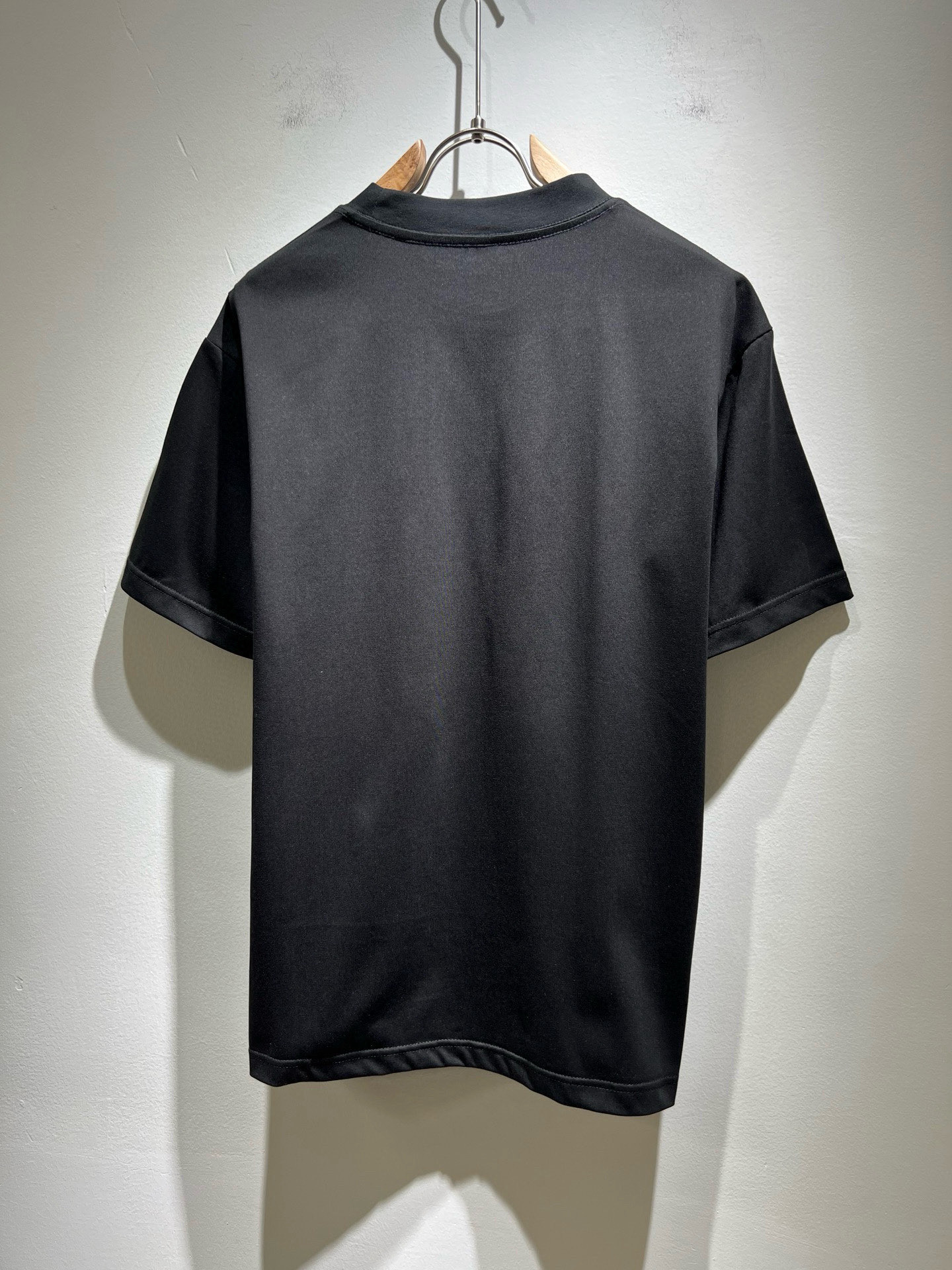 PRAD*A普*达2026春夏新款男女同款👫短袖T恤，最新款全网独家首上！！~既经典有时尚百搭，谁不爱啊