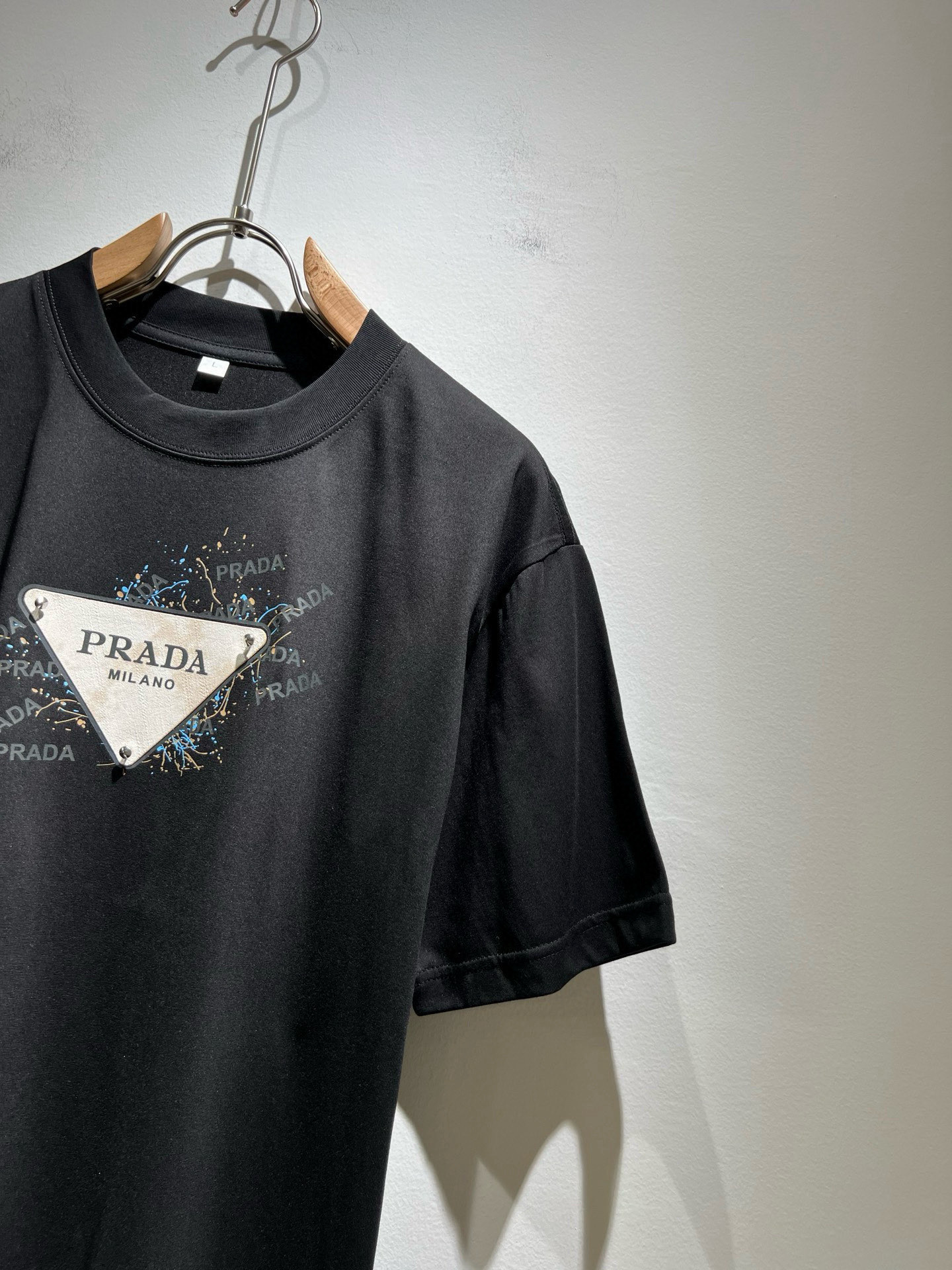 PRAD*A普*达2026春夏新款男女同款👫短袖T恤，最新款全网独家首上！！~既经典有时尚百搭，谁不爱啊