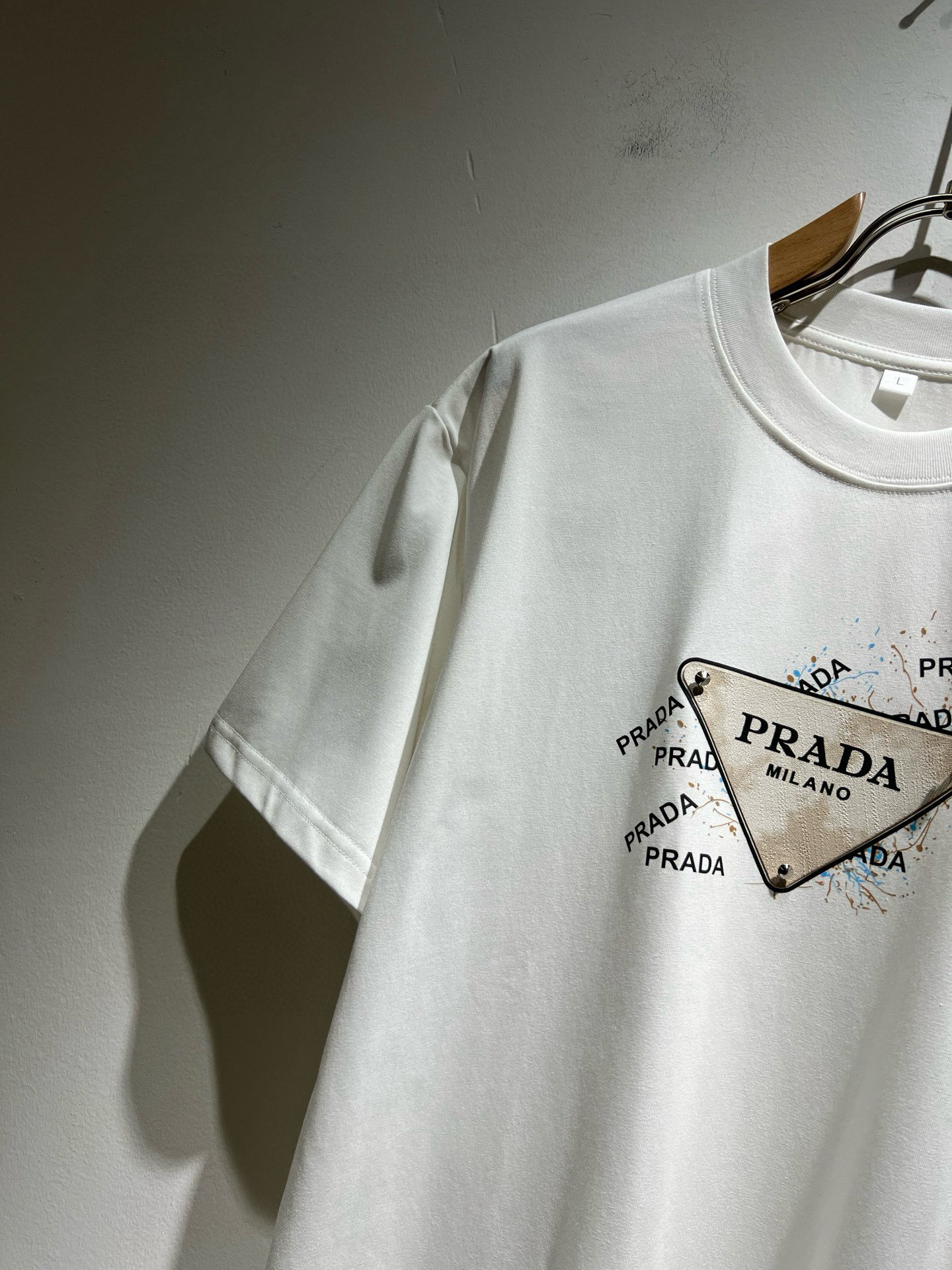 PRAD*A普*达2026春夏新款男女同款👫短袖T恤，最新款全网独家首上！！~既经典有时尚百搭，谁不爱啊