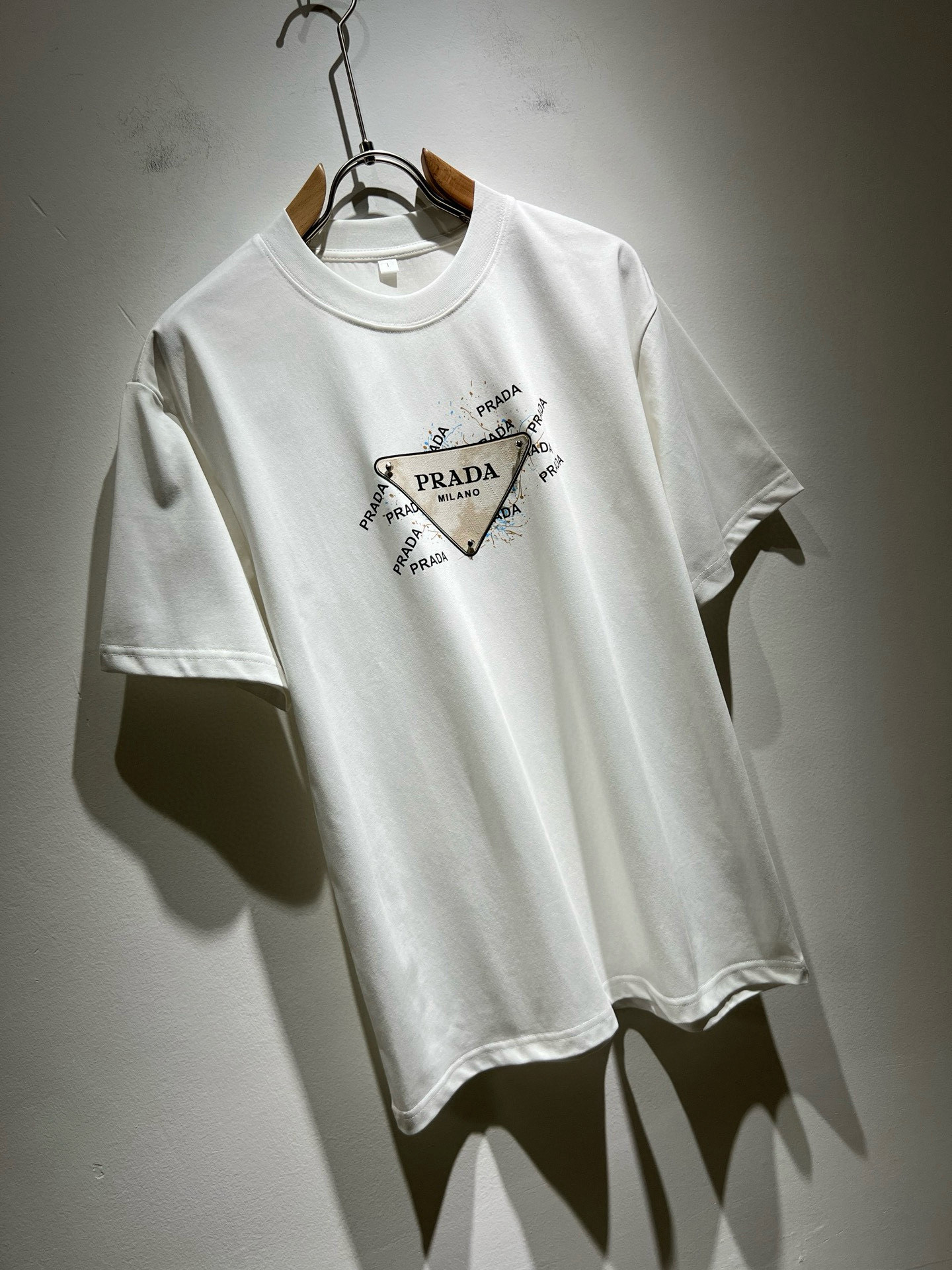PRAD*A普*达2026春夏新款男女同款👫短袖T恤，最新款全网独家首上！！~既经典有时尚百搭，谁不爱啊