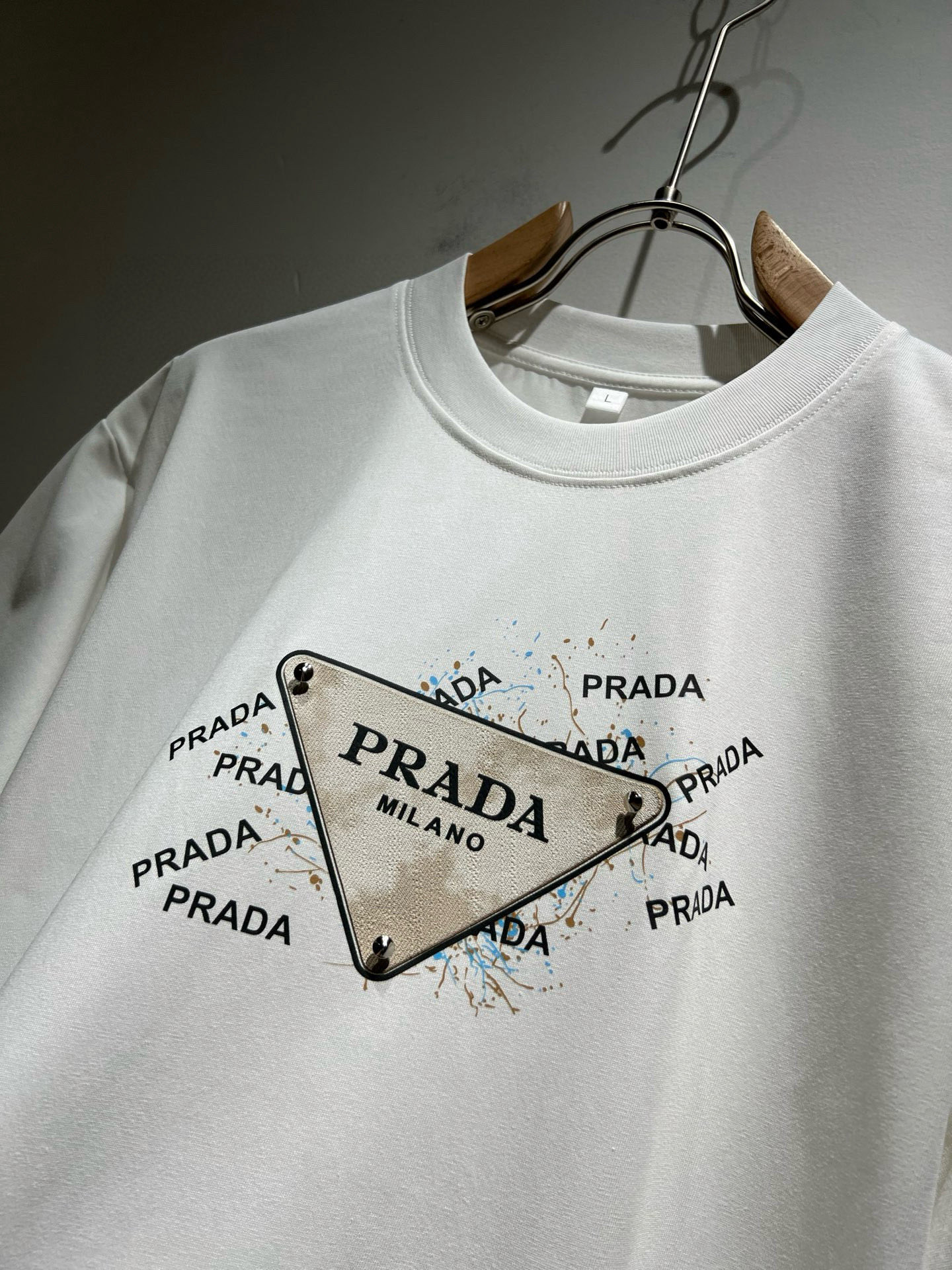 PRAD*A普*达2026春夏新款男女同款👫短袖T恤，最新款全网独家首上！！~既经典有时尚百搭，谁不爱啊