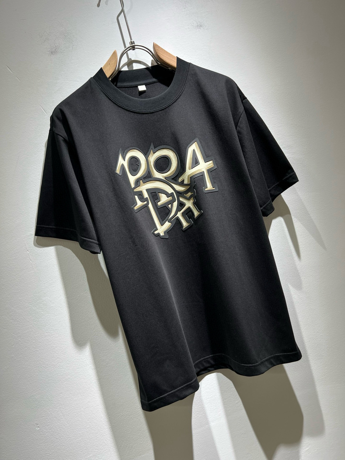 PRAD*A普*达2026春夏新款男女同款👫短袖T恤，最新款全网独家首上！！~既经典有时尚百搭，谁不爱啊