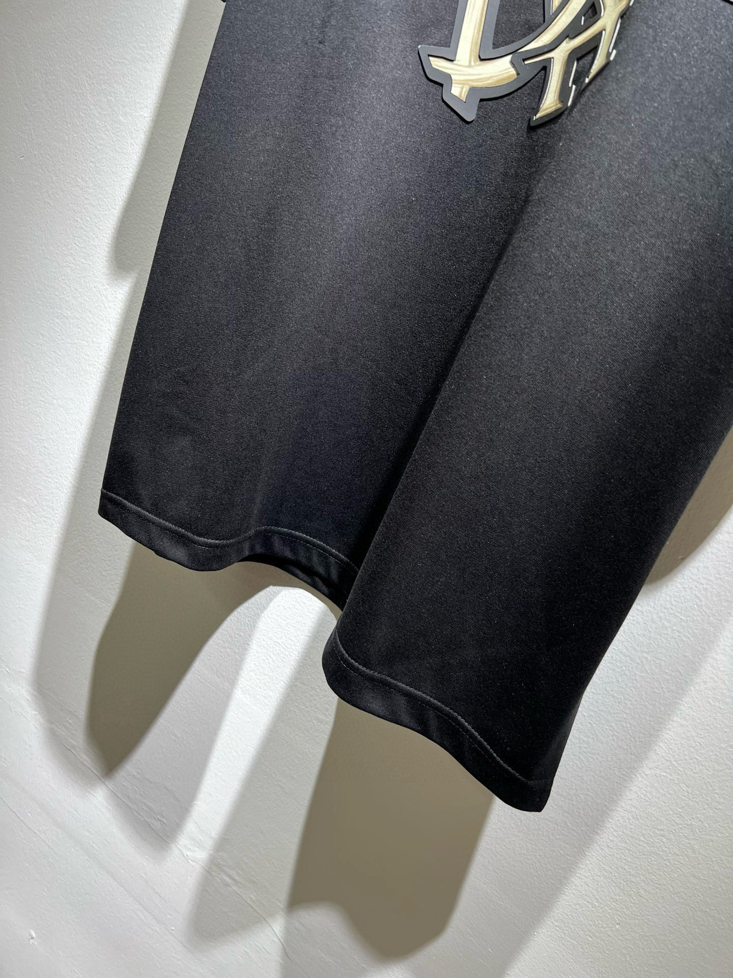 PRAD*A普*达2026春夏新款男女同款👫短袖T恤，最新款全网独家首上！！~既经典有时尚百搭，谁不爱啊