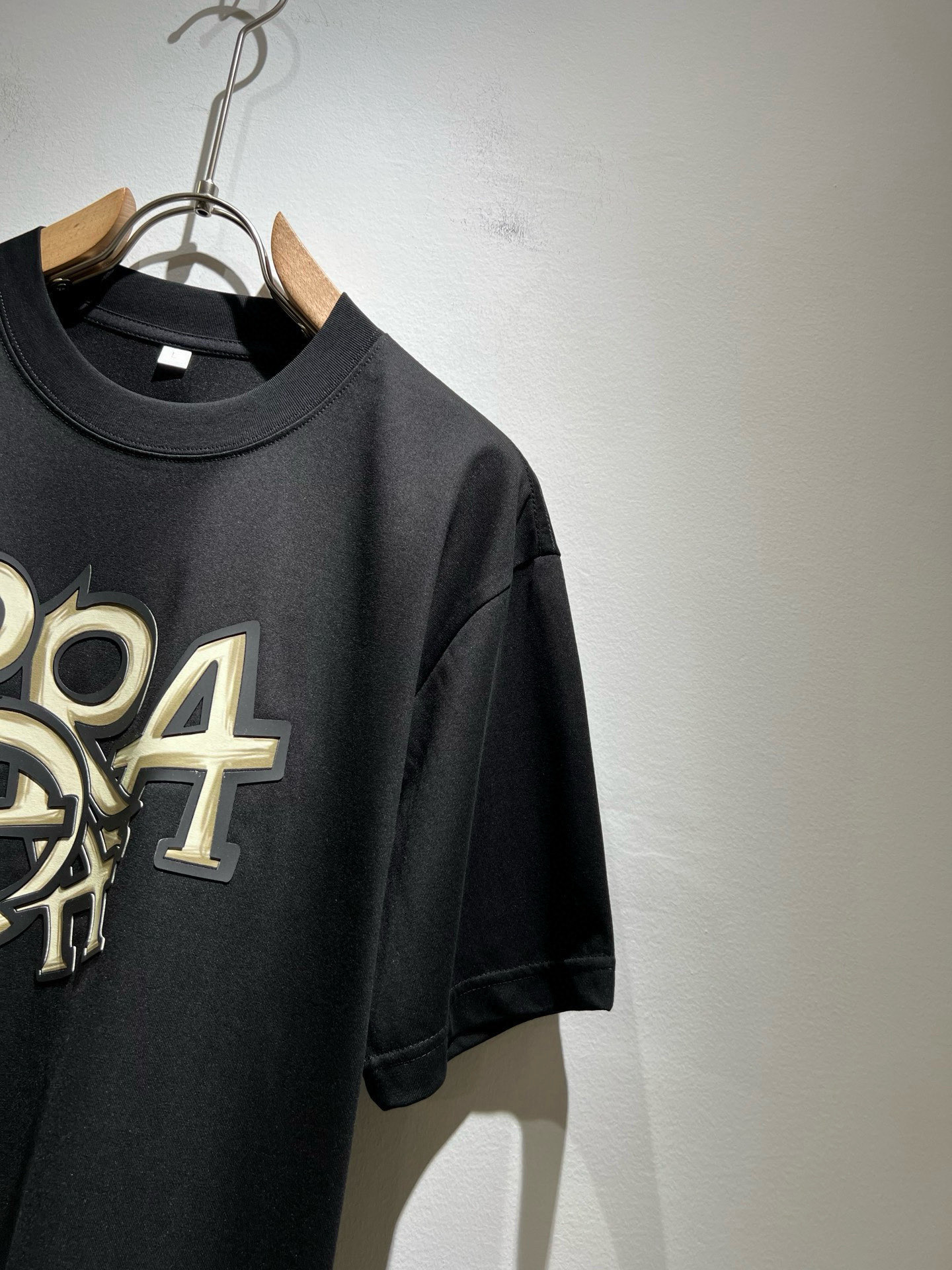 PRAD*A普*达2026春夏新款男女同款👫短袖T恤，最新款全网独家首上！！~既经典有时尚百搭，谁不爱啊