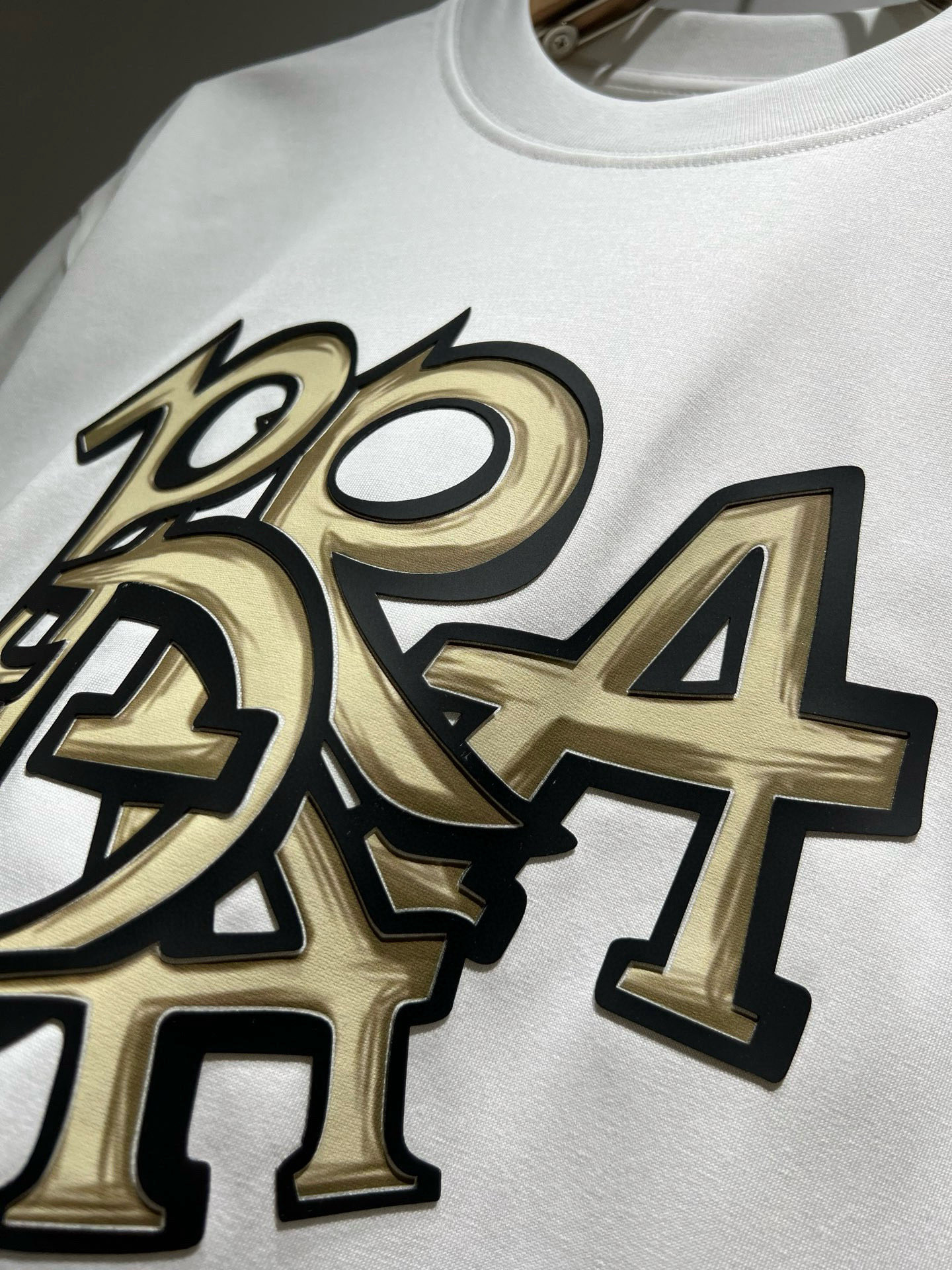 PRAD*A普*达2026春夏新款男女同款👫短袖T恤，最新款全网独家首上！！~既经典有时尚百搭，谁不爱啊