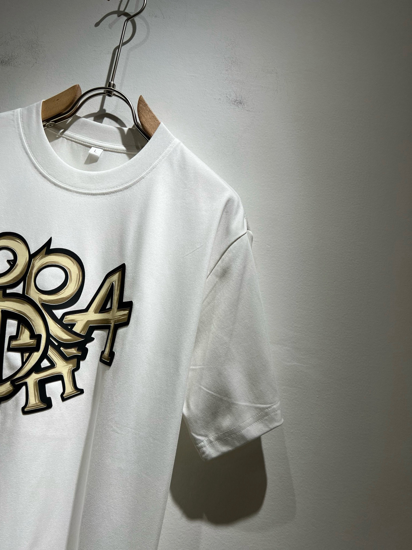 PRAD*A普*达2026春夏新款男女同款👫短袖T恤，最新款全网独家首上！！~既经典有时尚百搭，谁不爱啊