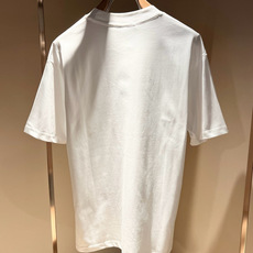 PRAD*A普*达2026春夏新款男女同款👫短袖T恤,最新款全网独家首上!!~既经典有时尚百搭,谁不爱啊 PRAD*A普*达2026春夏新款男女同款👫短袖T恤,最新款全网独家首上!!~既经典有时尚百搭,谁不爱啊