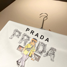PRAD*A普*达2026春夏新款男女同款👫短袖T恤,最新款全网独家首上!!~既经典有时尚百搭,谁不爱啊 PRAD*A普*达2026春夏新款男女同款👫短袖T恤,最新款全网独家首上!!~既经典有时尚百搭,谁不爱啊