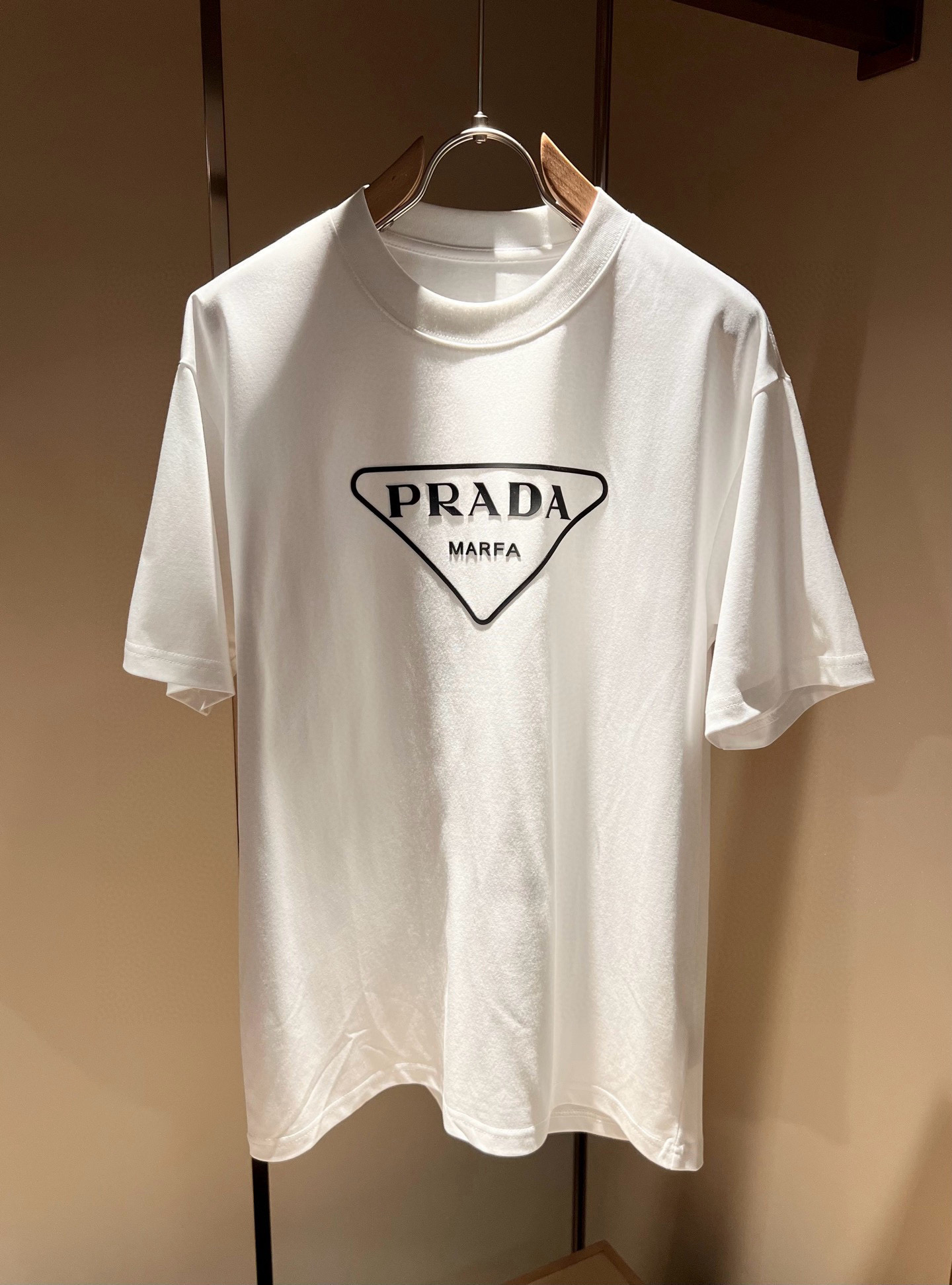PRAD*A普*达2026春夏新款男女同款👫短袖T恤，最新款全网独家首上！！~既经典有时尚百搭，谁不爱啊