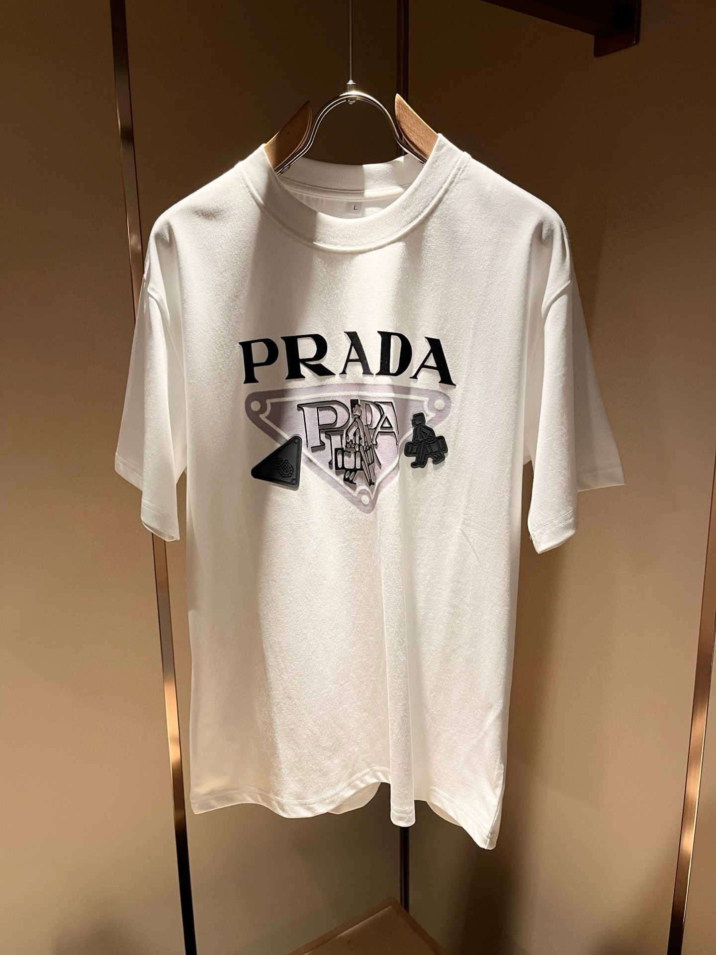 PRAD*A普*达2026春夏新款男女同款👫短袖T恤，最新款全网独家首上！！~既经典有时尚百搭，谁不爱啊