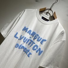LouisVuitt*路易*登 2026春夏全新系列单品上线,非常时髦前卫的一款男女同款短袖T恤,标识l LouisVuitt*路易*登 2026春夏全新系列单品上线,非常时髦前卫的一款男女同款短袖T恤,标识l