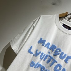 LouisVuitt*路易*登 2026春夏全新系列单品上线,非常时髦前卫的一款男女同款短袖T恤,标识l LouisVuitt*路易*登 2026春夏全新系列单品上线,非常时髦前卫的一款男女同款短袖T恤,标识l