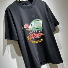 LouisVuitt*路易*登 2026春夏全新系列单品上线,非常时髦前卫的一款男女同款短袖T恤,标识l LouisVuitt*路易*登 2026春夏全新系列单品上线,非常时髦前卫的一款男女同款短袖T恤,标识l