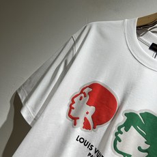 LouisVuitt*路易*登 2026春夏全新系列单品上线,非常时髦前卫的一款男女同款短袖T恤,标识l LouisVuitt*路易*登 2026春夏全新系列单品上线,非常时髦前卫的一款男女同款短袖T恤,标识l