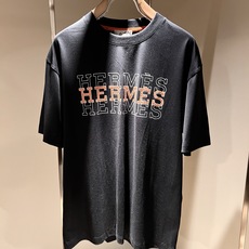 Her*mes爱*仕2026春夏新款男士短袖T恤,全新升级百搭基础款,低调奢华,品格之选!甄选优质精选纯 Her*mes爱*仕2026春夏新款男士短袖T恤,全新升级百搭基础款,低调奢华,品格之选!甄选优质精选纯