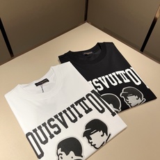 LouisVuitt*路易*登 2026春夏全新系列单品上线,非常时髦前卫的一款男女同款短袖T恤,标识l LouisVuitt*路易*登 2026春夏全新系列单品上线,非常时髦前卫的一款男女同款短袖T恤,标识l